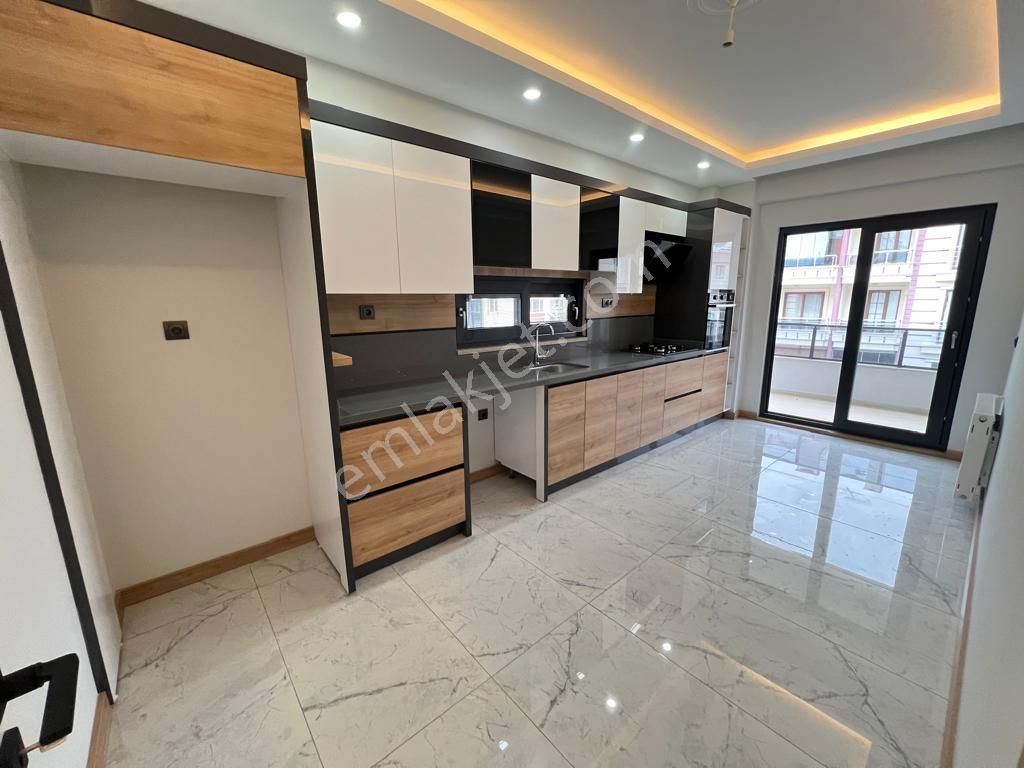 Edremit Altınkum Satılık Daire  AKÇAY ARAS EMLAKTAN ALTINKUMDA 3+1 160 M² ARA KAT ÖN CEPHE