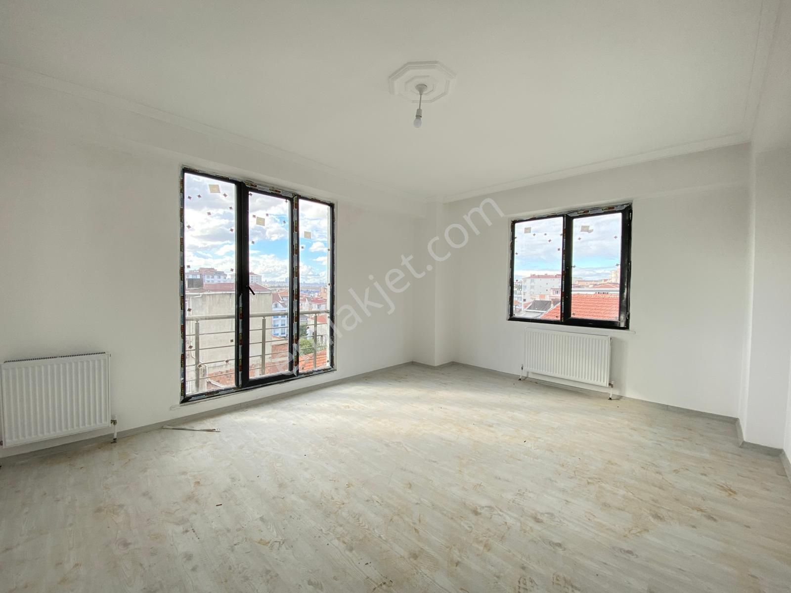 Küçükçekmece Kanarya Satılık Daire  LOFT'tan KANARYA'DA 4. KAT SIFIR 2+1 90M2 SATILIK ÖNÜ AÇIK DAİRE