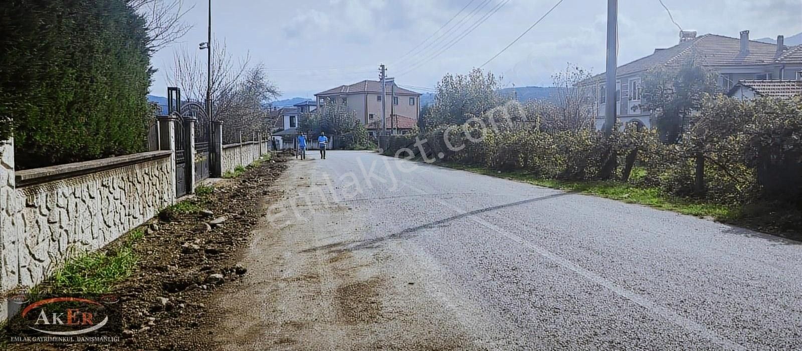 Akyazı Kuzuluk Ortamahalle Satılık Müstakil Ev Köylü pazarına 200 metre mesafede 770 metrekare arsa müstakil ev