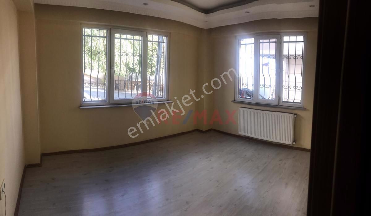 Başakşehir Güvercintepe Satılık Daire GÜVERCİNTEPE MAH. 2+1 GİRİŞ KAT FIRSAT DAİREMİZ