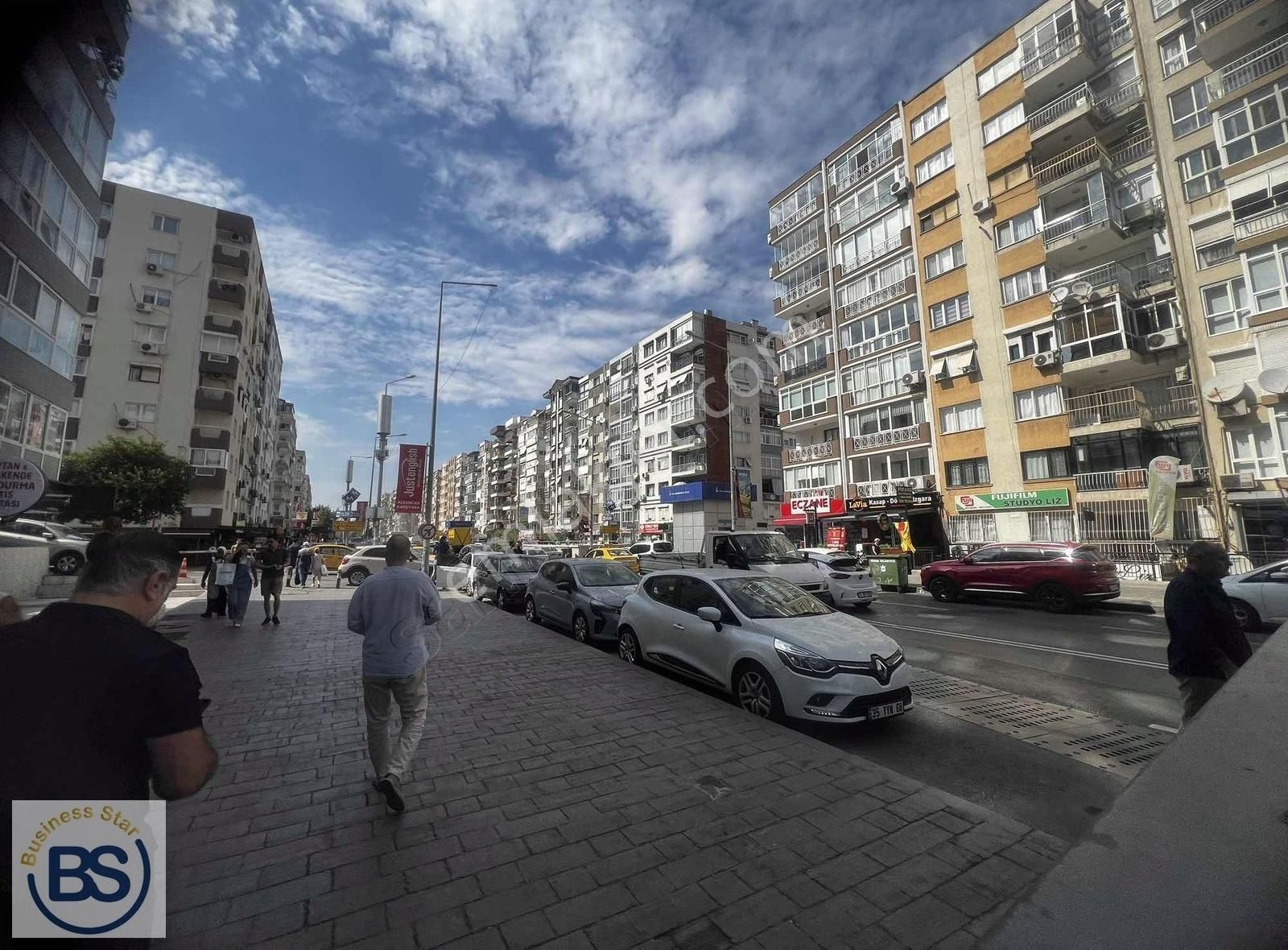 Karabağlar Poligon Devren Kafe & Bar İNÖNÜ CADDESİ , POLİGONDA KURUMSAL CAFE