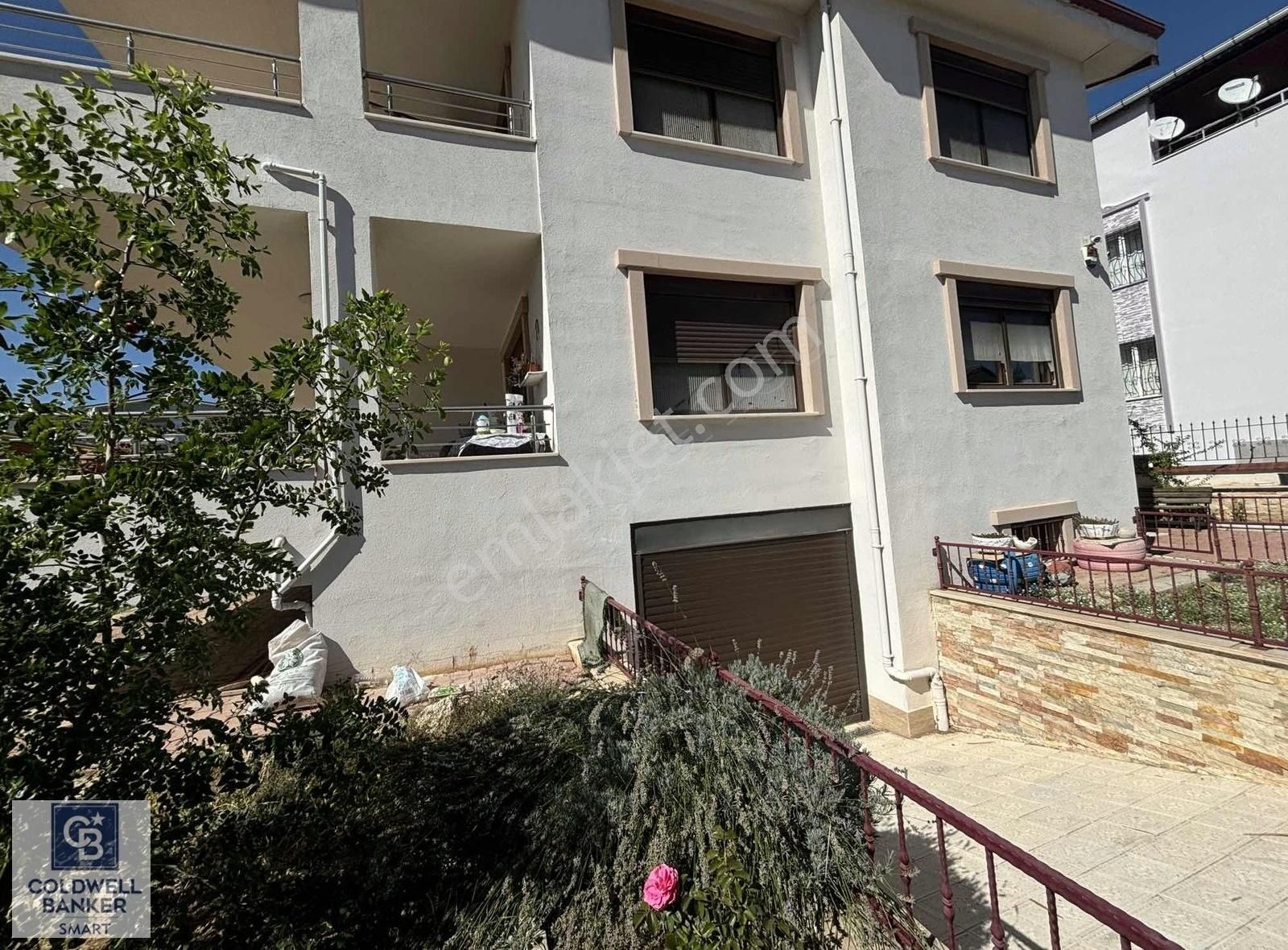 Uşak Merkez Cumhuriyet Satılık Villa Şehrin merkezinde huzurlu Villa arayanlara