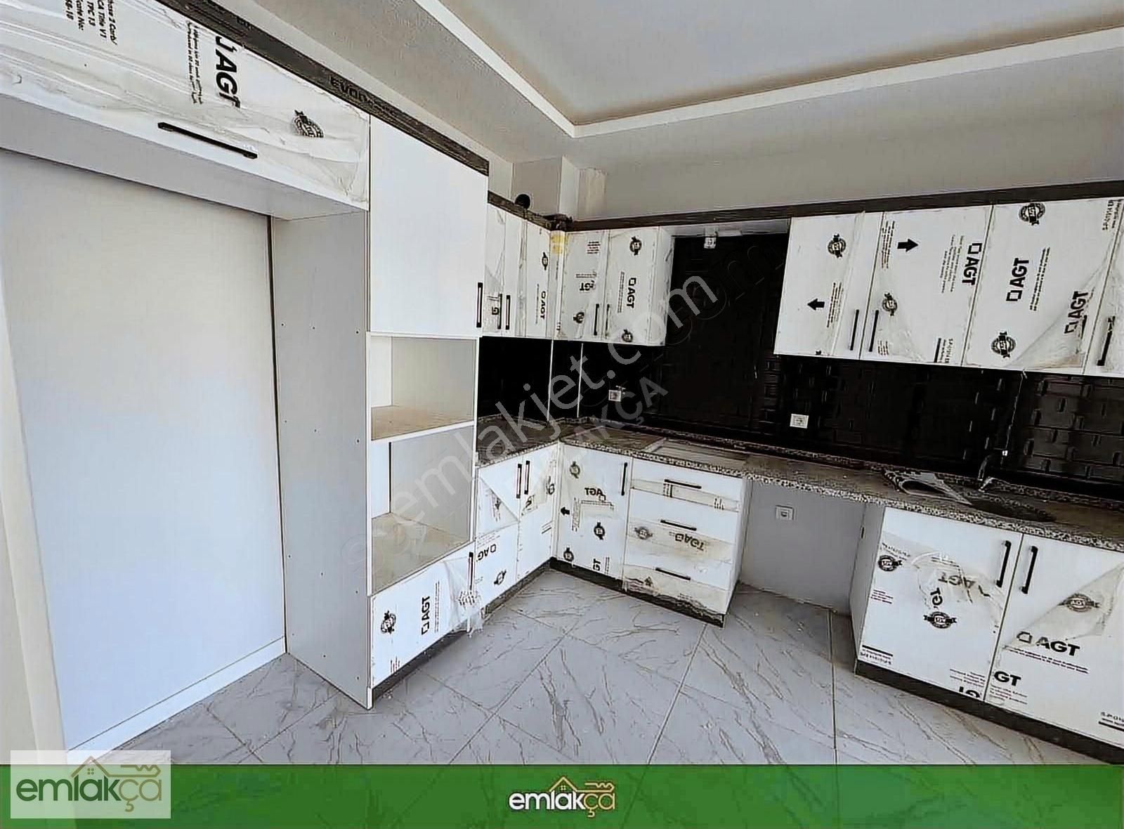 Karatay Hasandedemescit Satılık Daire EMLAKÇA ' DAN SEDİRLER CADDESİNE CEPHE 3+1 SATILIK DAİRE