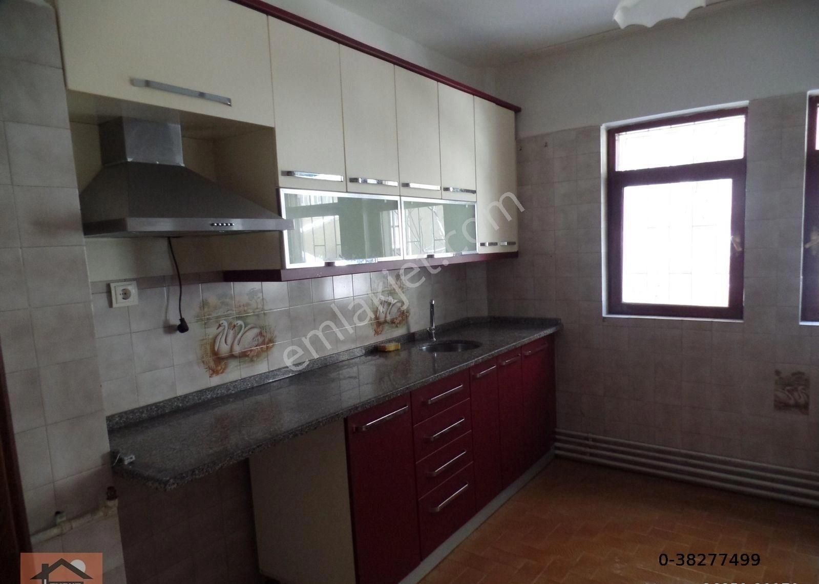 Çankaya Metin Akkuş Kiralık Daire LEVENT'TEN DİKMEN SİNAN CADDESİ ÜZERİNDE 3+1,120M2 GİRİŞ KATTA KOMBİLİ