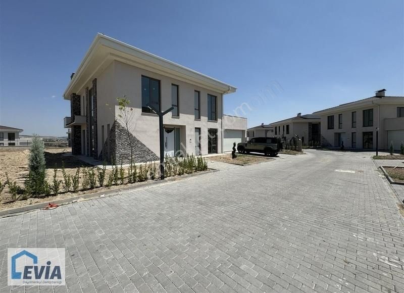 Gölbaşı Hacılar Satılık Villa Ankara Gölbaşı Hacılar Bölgesinde Satılık 5+1 Müstakil Villa