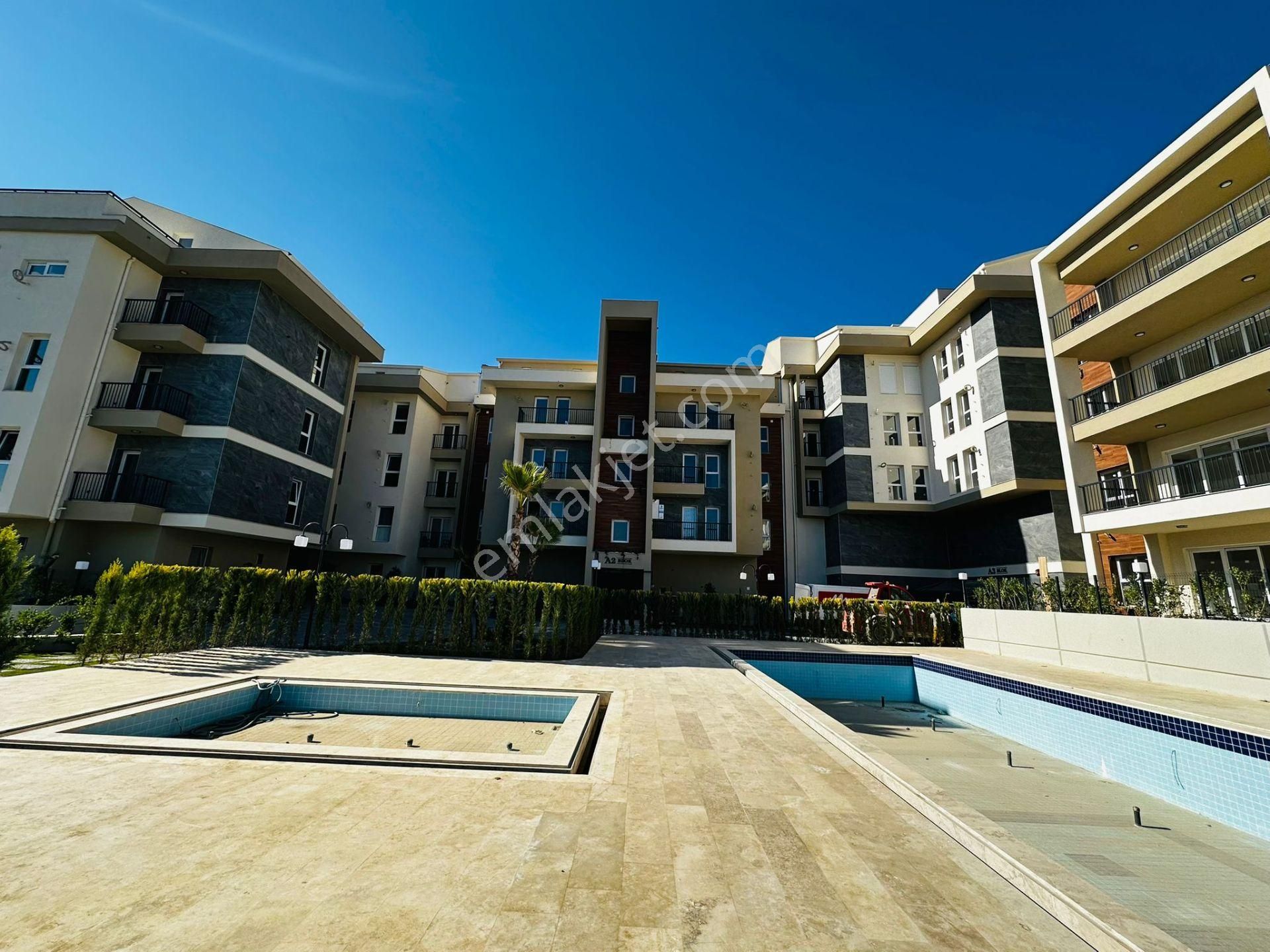 Kuşadasında Satılık-7/24 Güvenlik-havuz-kapalı Otopark-yerden Isıtma-3+1-135 M2-ultra Lüx-akıllı Ev - Görsel 3