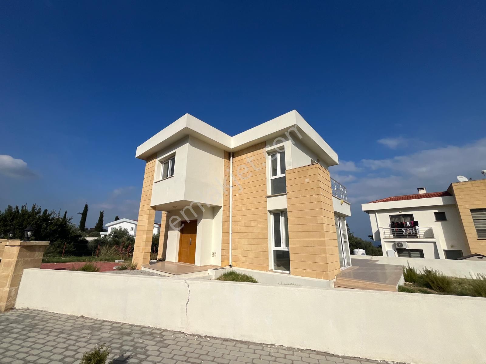 Girne Yeşiltepe Köyü Satılık Villa  Yeşiltepe' de Satılık 3+1 Villa