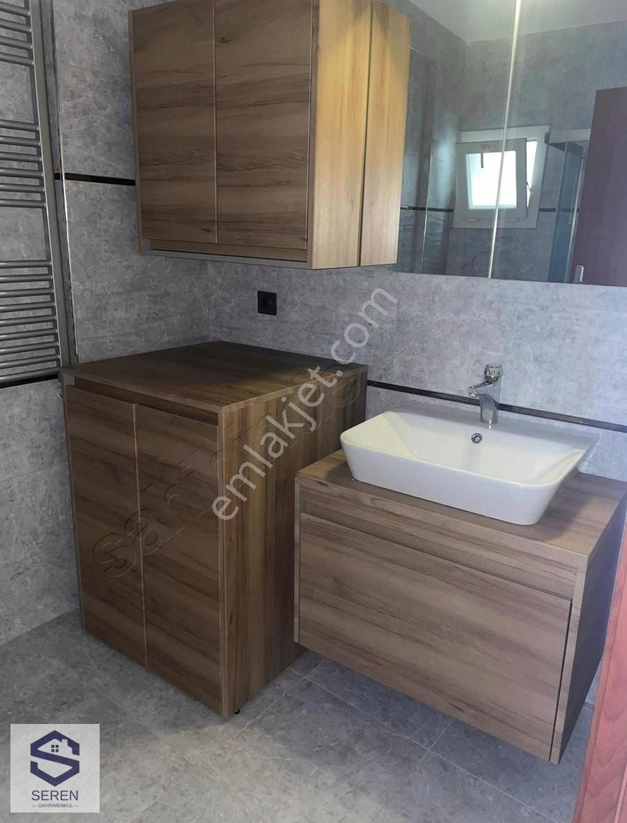 Seferihisar Camikebir Kiralık Daire ÇOK GENİŞ ÇARŞI MERKEZDE EŞYASIZ 2+1 DOĞALGAZLI DAİRE