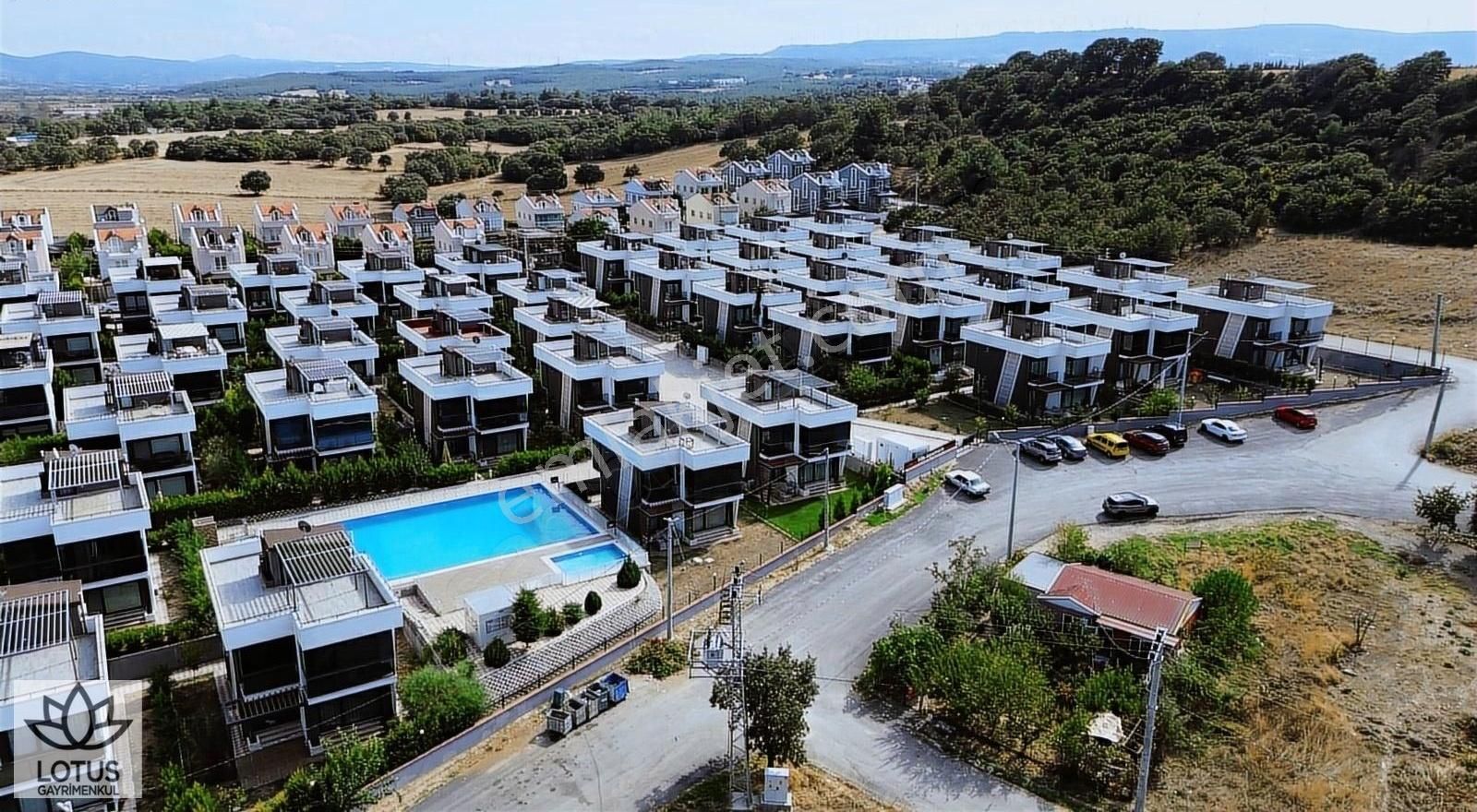 Çanakkale Merkez Çınarlı Köyü (Dardanos) Satılık Villa ÇANAKKALE DARDANOS'DA SATILIK 3+1 HAVUZLU SİTE İÇİNDE VİLLA