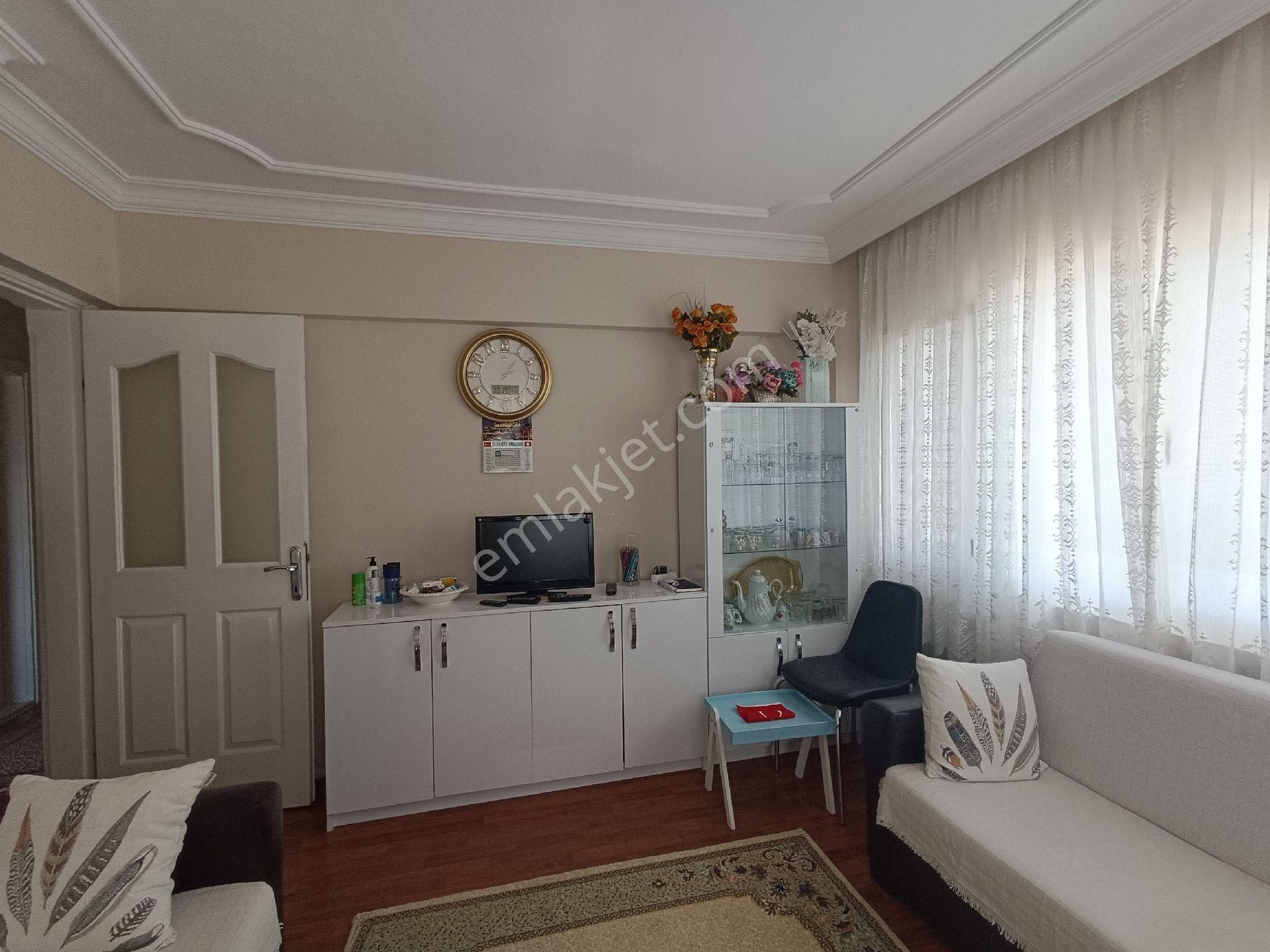 Kuşadası İkiçeşmelik Satılık Daire SİTE İCERİSİNDE ÖNÜ AÇIK AYRİ MUTFAKLİ SATILIK 3+1 DAİRE