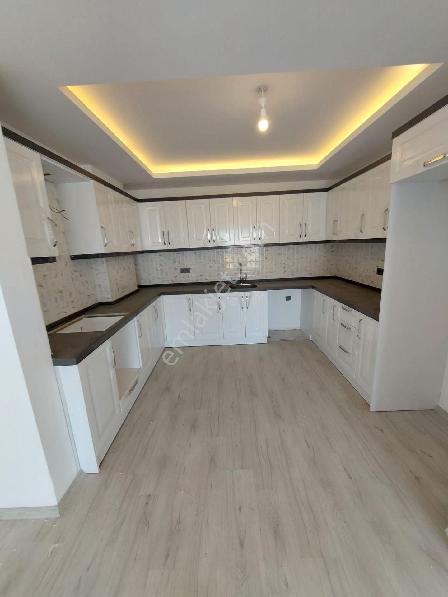 Kuşadası Davutlar Satılık Daire Davutlar Merkezde Cift Cepheli Catı Dublex 3+1 Satılık Daire