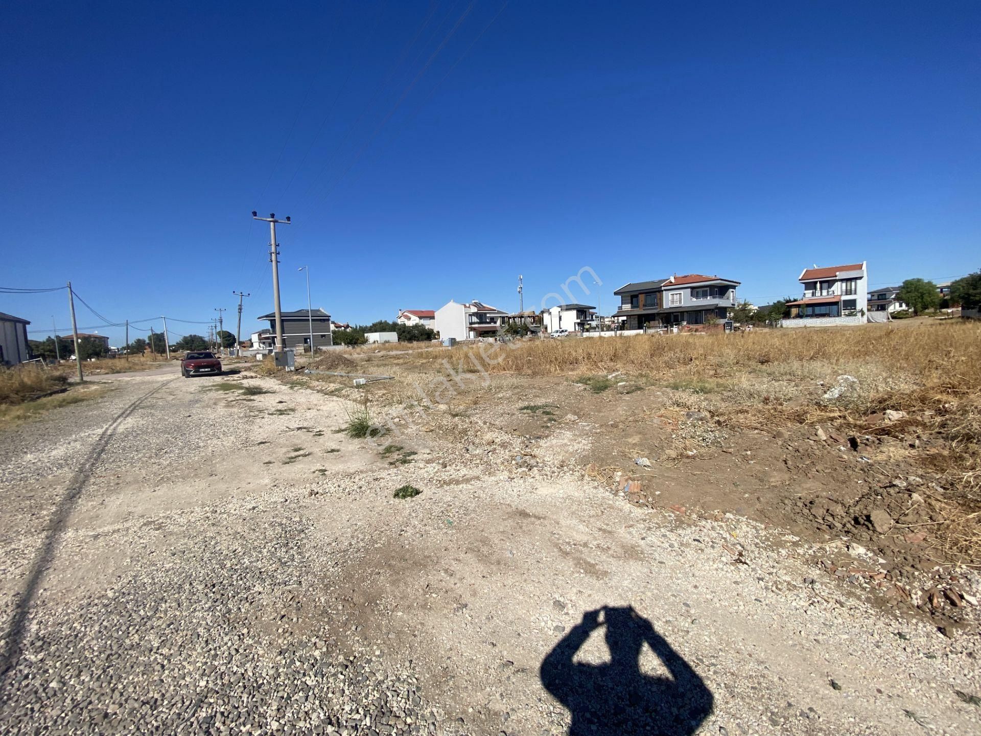 Ayvalık Altınova Satılık Konut İmarlı  AYVALIK ALTINOVA DA SATILIK 198 METRE KARE VİLLA İMARLI ARSA.