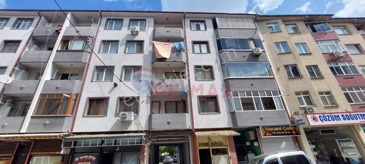 Adapazarı Papuççular Satılık Daire Remax Hür Tahsin Çetinkaya'dan Merkezde 3+1 Satılık Daire