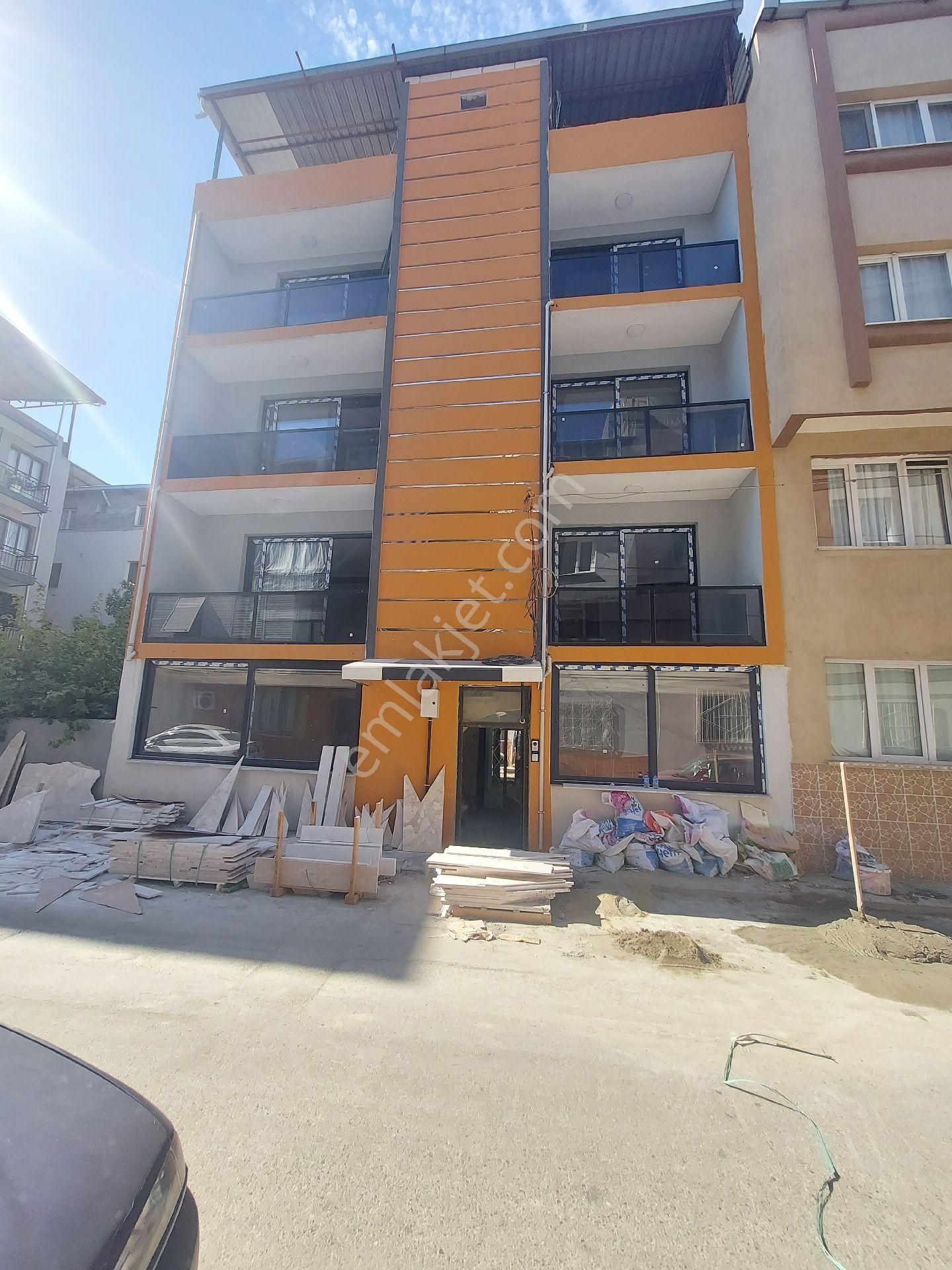 Bornova Yeşilova Satılık Daire Yeşilova 4027 Sokak üzerinde 4 katlı Binamızda Satılık Daireler 