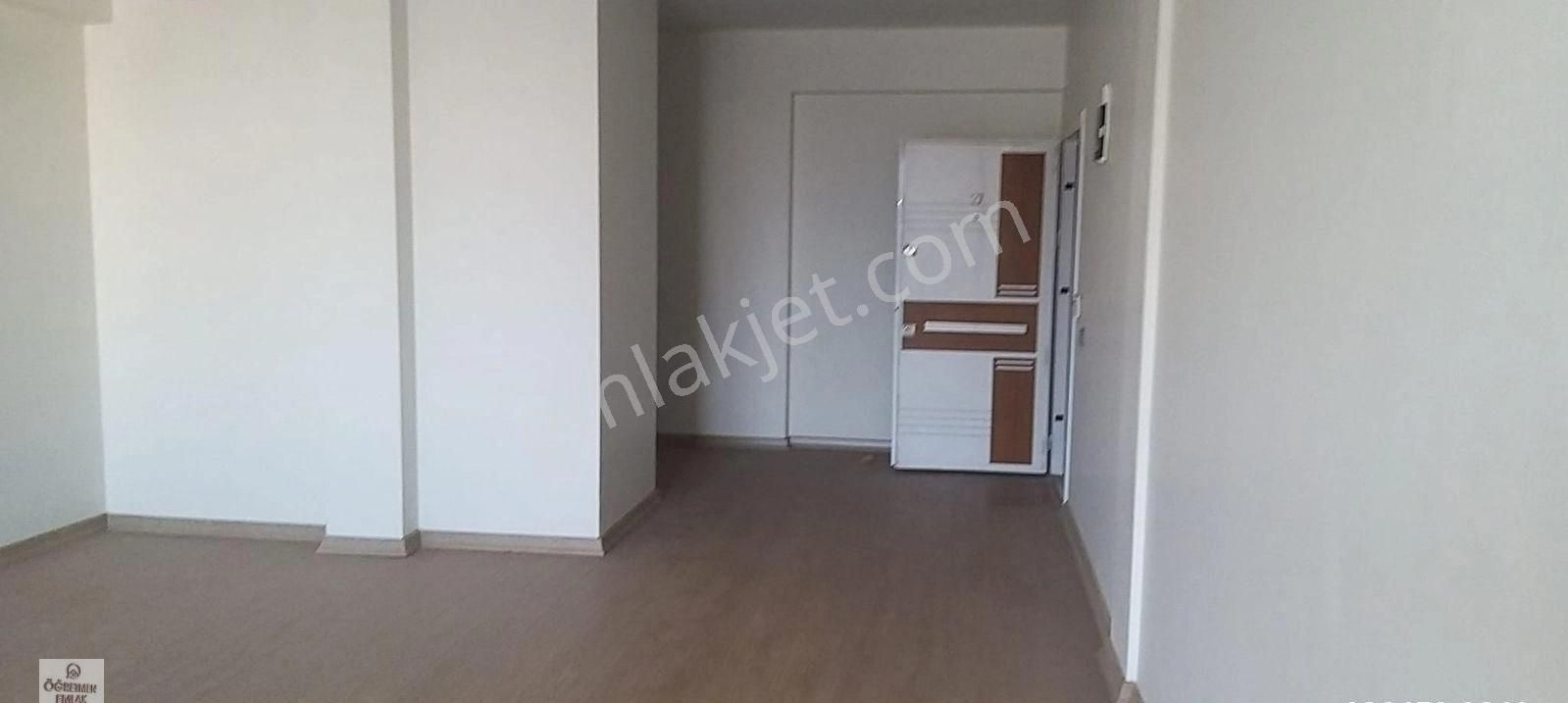 Menderes Cüneytbey Kiralık Ofis Öğretmen Emlaktan Cüneytbeyde Bankalara Belediyeye Meydana Yakın İşlek Cadde Üzerinde Ofis