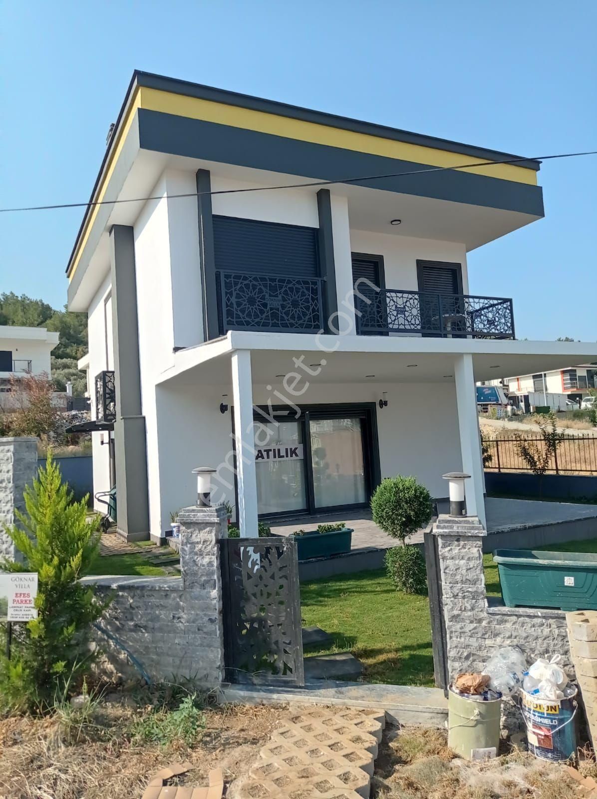 Kuşadası Davutlar Satılık Villa  MÜSTAKİL GENİŞ BAHÇELİ 3+1 SATILIK VİLLA