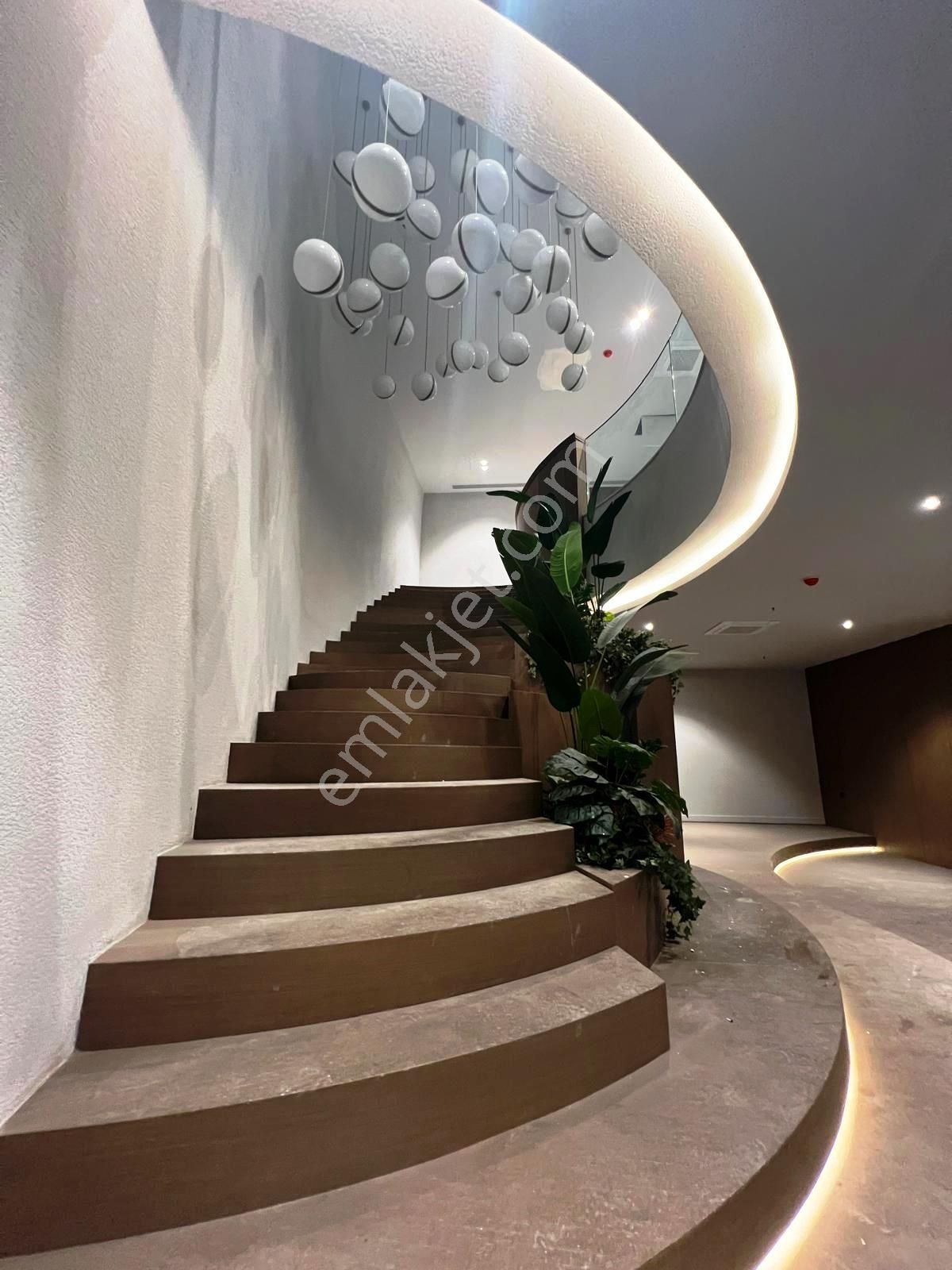 Şişli Nişantaşı Prestijli Projesinde 2.5+1 196 M2 Bahçe Dubleksi