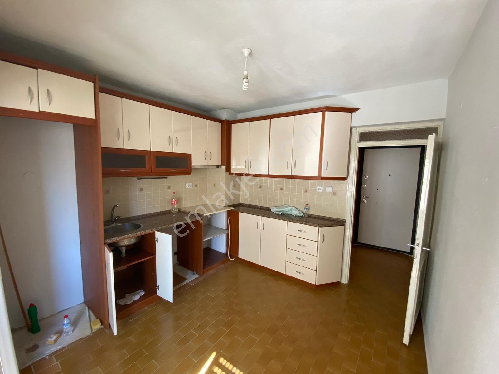 Aydın Nazilli Yöntem Emlaktan Aydoğdu Mahallesi Hürriyet Caddesi Üzerinde Kiralık 3+1 Daire - Görsel 5