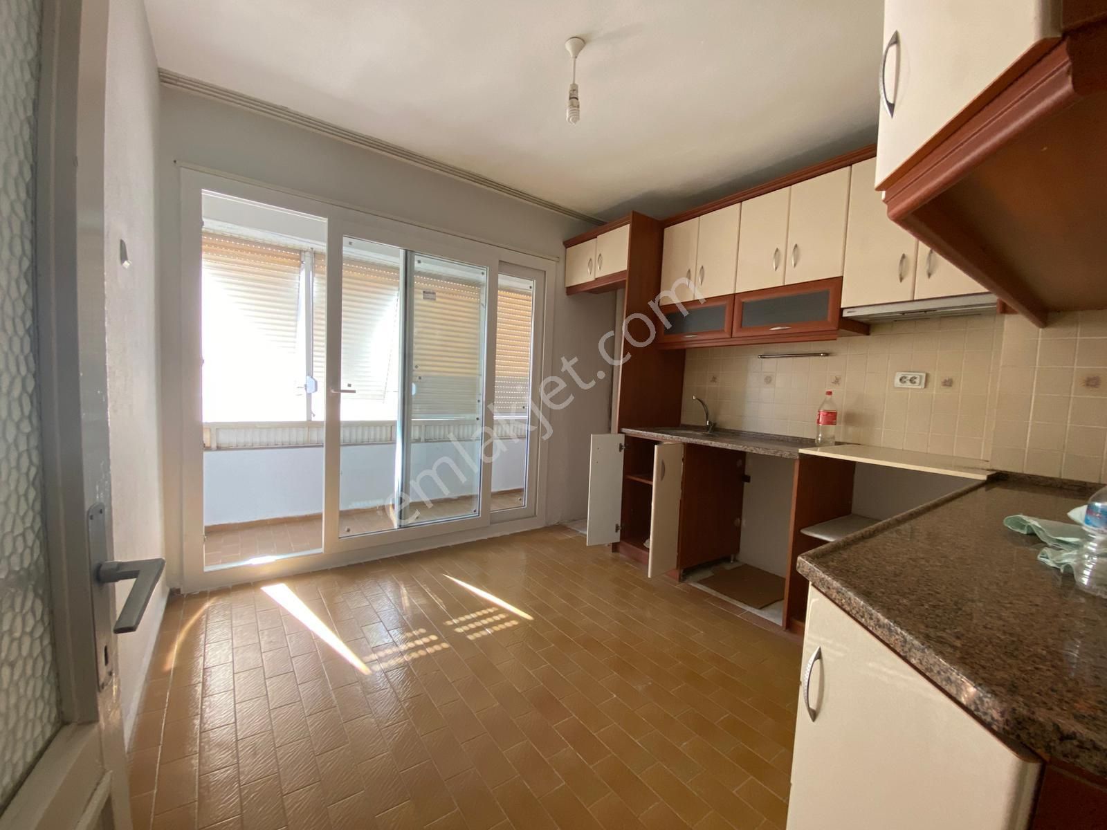 Aydın Nazilli Yöntem Emlaktan Aydoğdu Mahallesi Hürriyet Caddesi Üzerinde Kiralık 3+1 Daire - Görsel 4