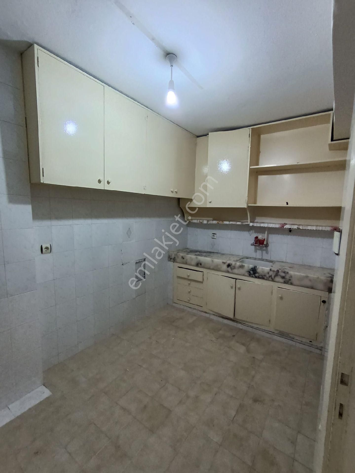 Seyhan Yeşilyurt Satılık Daire MAVI BULVARDA HASARSIZ GENIS KAPALI MUTFAKLİ 3+1 SATILIK APARTMAN DAIRESI 