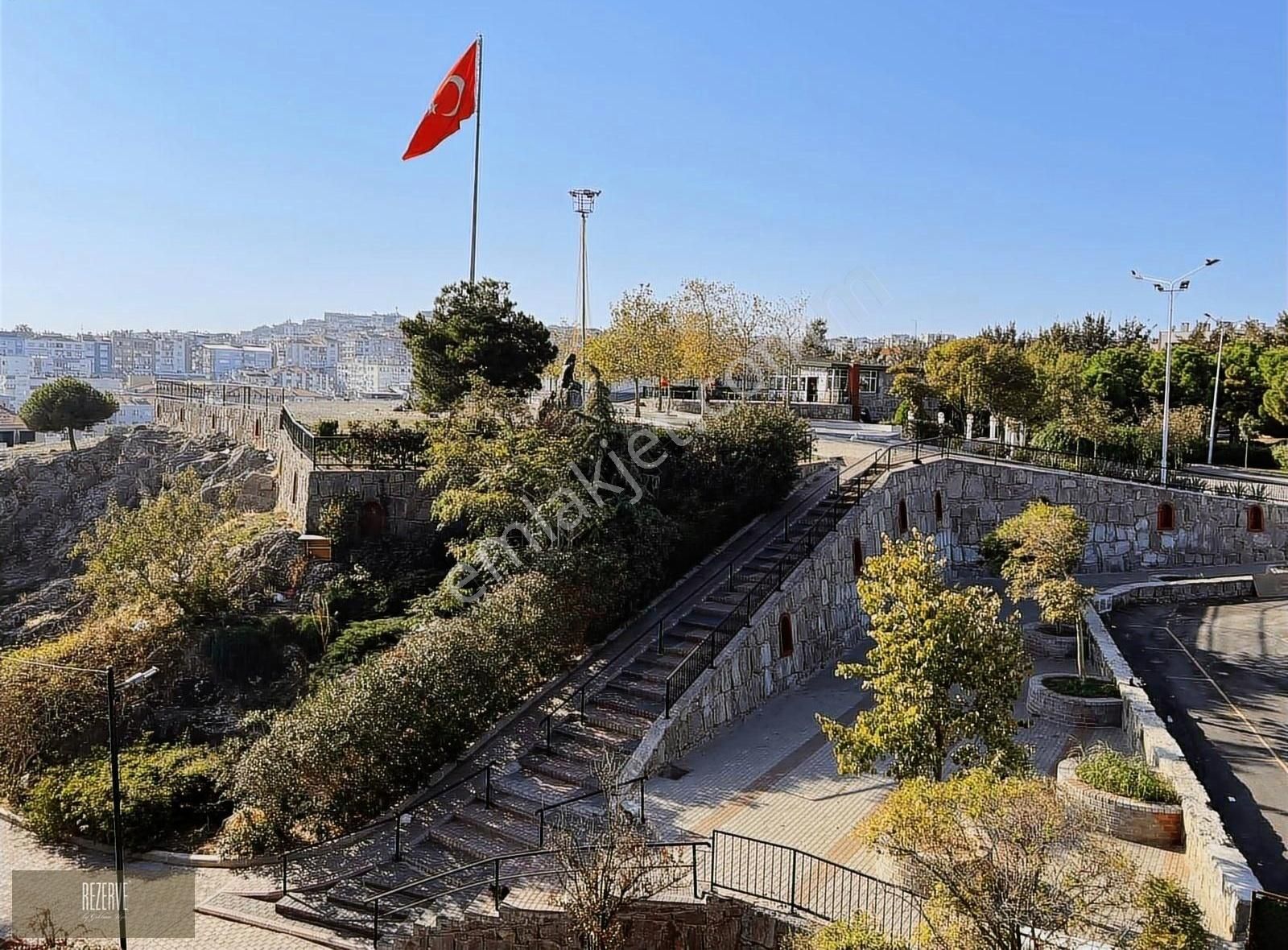 Karabağlar Bahçelievler Satılık Daire Bahçelievler'de Manzaralı Otoparklı Teraslı 4+1 Lüks REZERVE'den