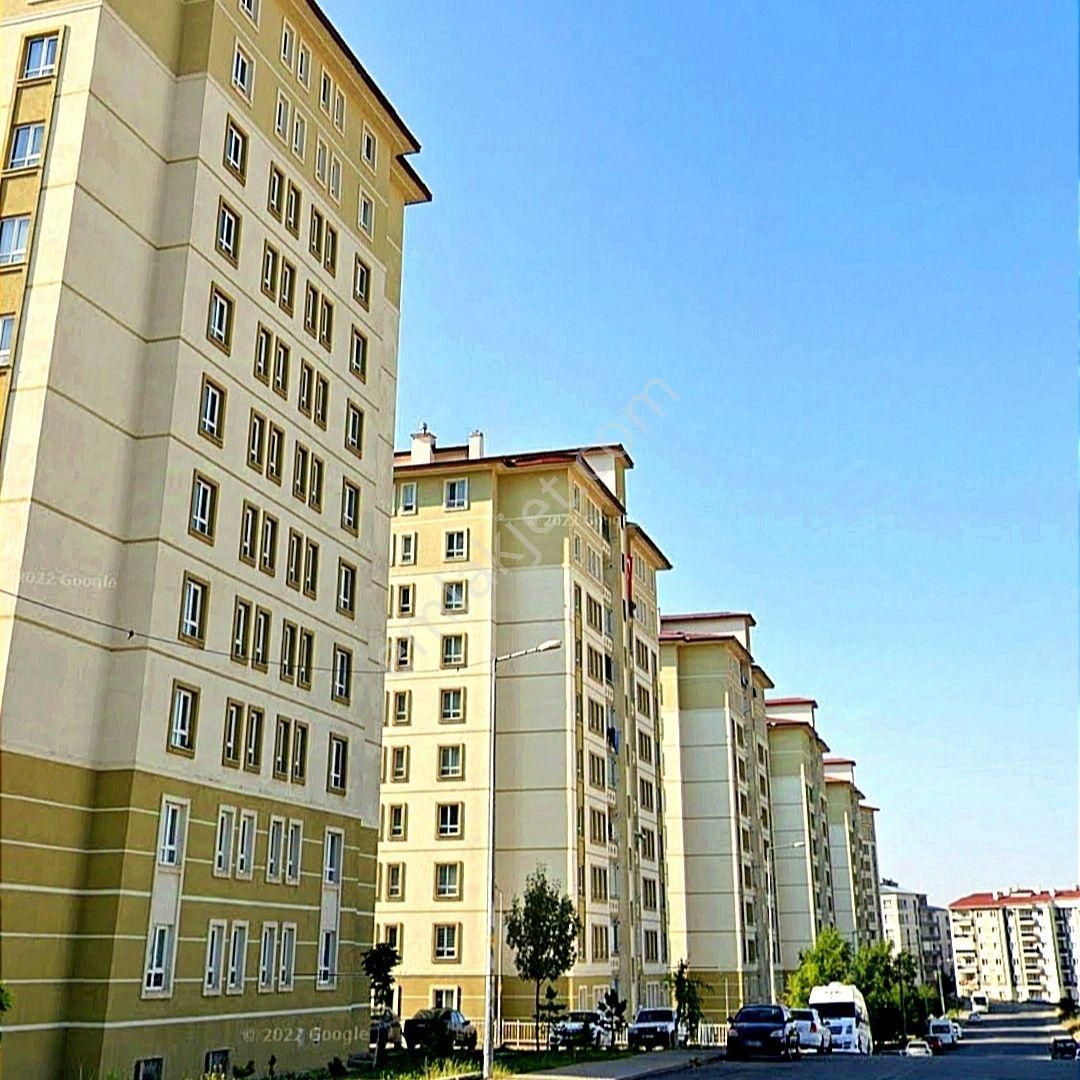 Sivas Merkez Huzur Satılık Daire KARAHAN EMLAKTAN HUZUR MAHALLESİ ÖZBELSAN TOKİ SİTESİNDE.ŞEHİTLER PARKI KARŞISI. 1.KAT. 130 M². 3+1