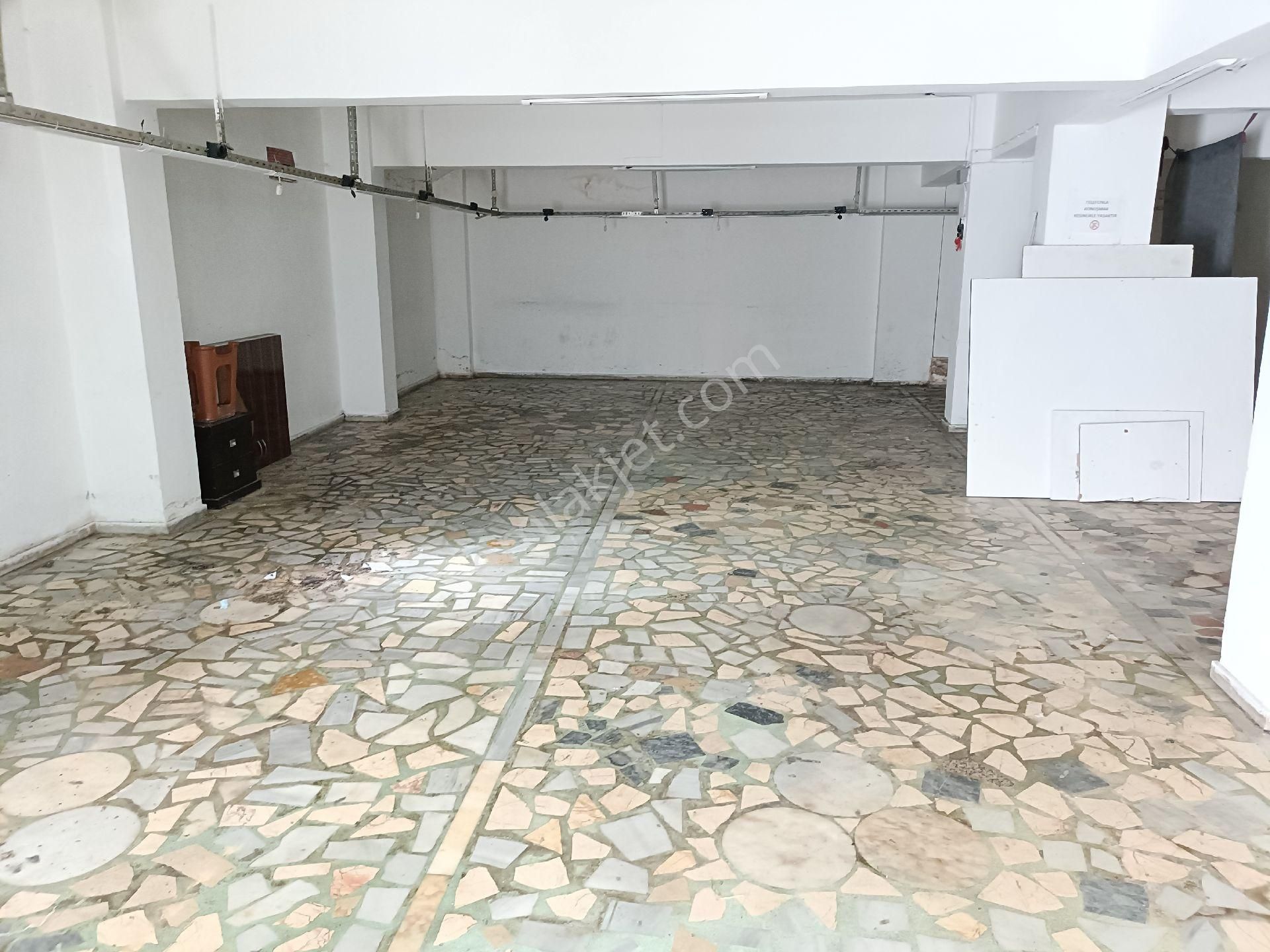 Sultangazi İsmetpaşa Kiralık Dükkan & Mağaza İsmetpaşa Mahallesinde 120m2 Kiralık Dükkan