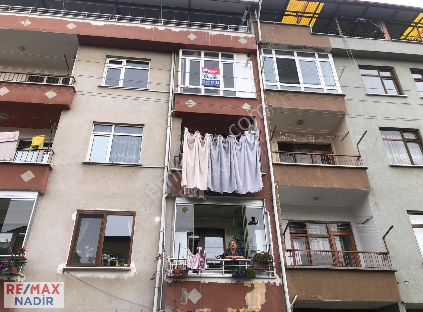 Giresun Merkez Çıtlakkale Kiralık Daire REMAX NADİR ÇITLAKKALEDE MERKEZİ KONUMDA 3+1 DAİRE