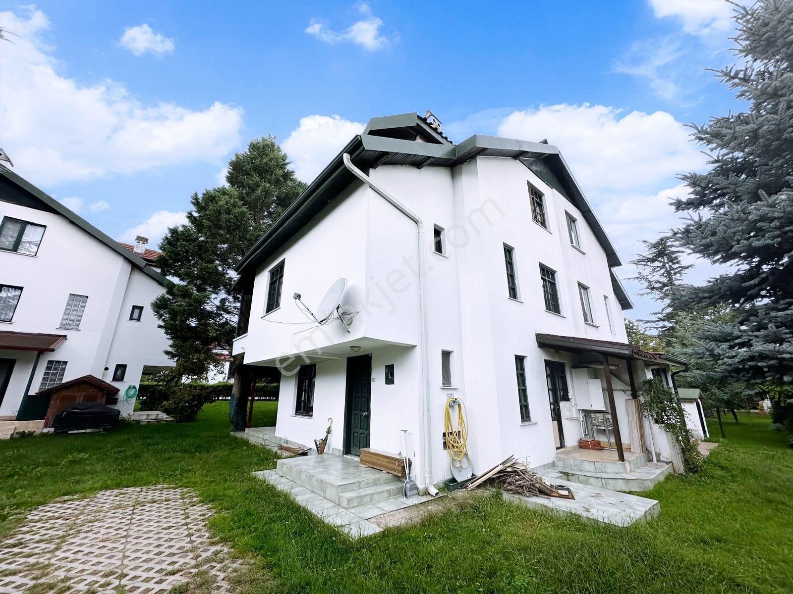 Kartepe Suadiye Satılık Villa  KARTEPE'DE SATILIK VİLLA - AVANTAJLI TRİPLEKS