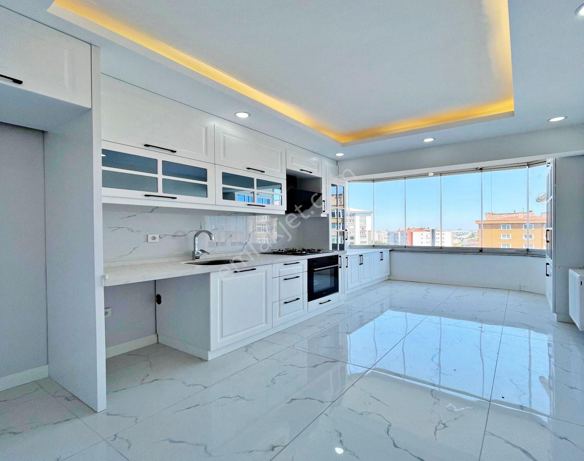 Beylikdüzü Barış Satılık Daire  BARIŞ MAHALLESİNDE SİTE İÇİ FULL DEKORLU 3+1 165M² SATILIK DAİRE