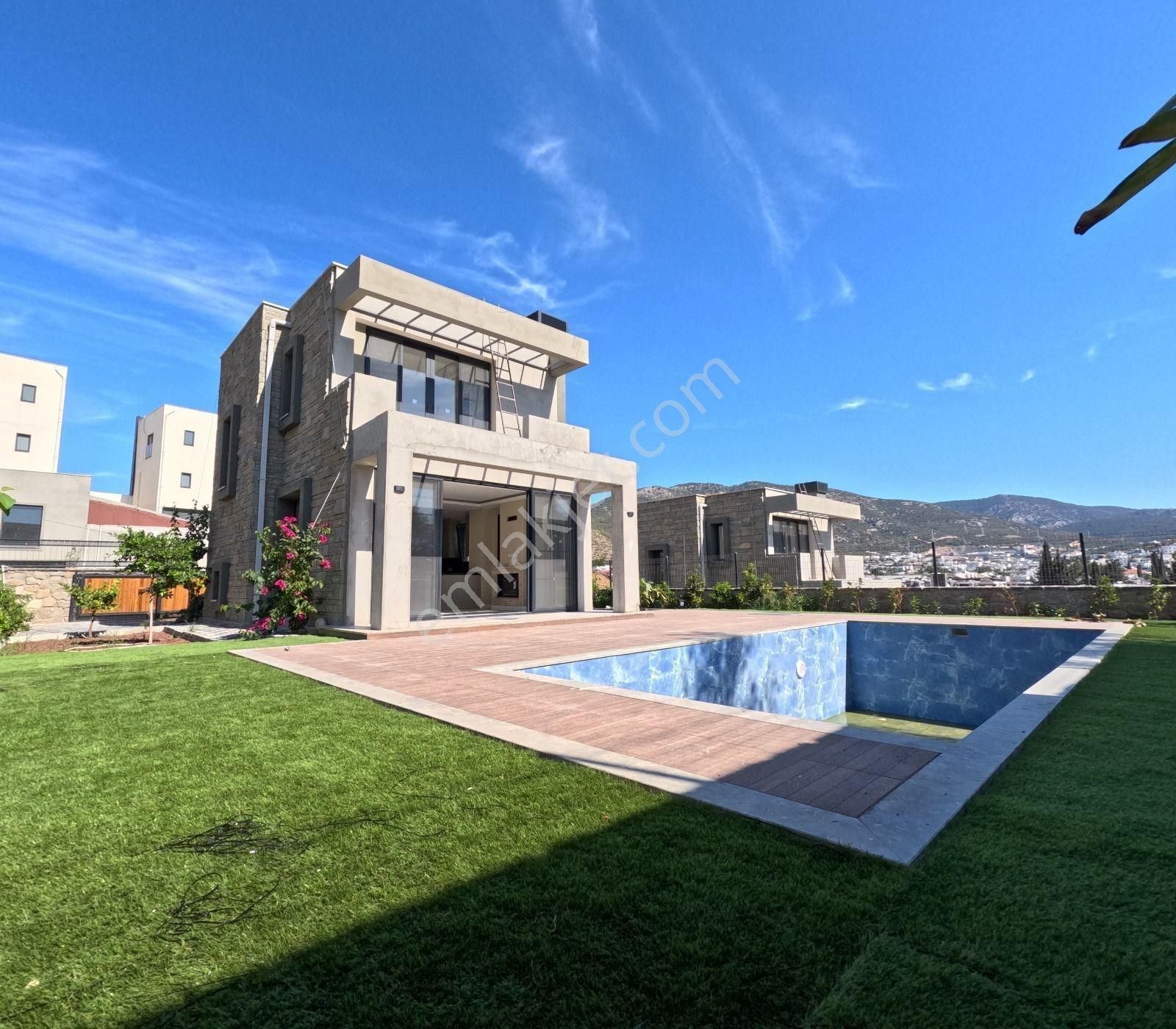 Bodrum Müskebi Satılık Villa Bodrum Ortakent Merkez'de 4+1 Müstakil Havuzlu Şömineli Villa