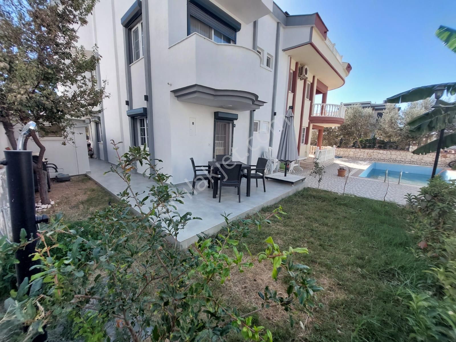 Didim Efeler Satılık Villa Didim efeler mahallesi nde havuzlu site içerisinde ultra lüks 3 + 1 villa