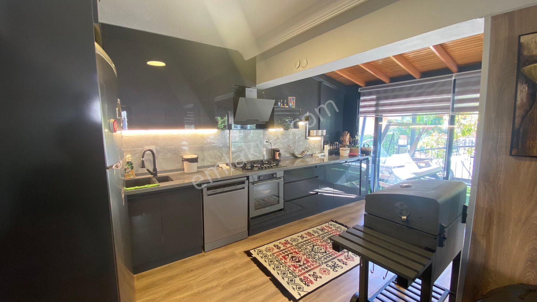 Ürkmez Bengilerde Denize Yakın Villa - Görsel 12