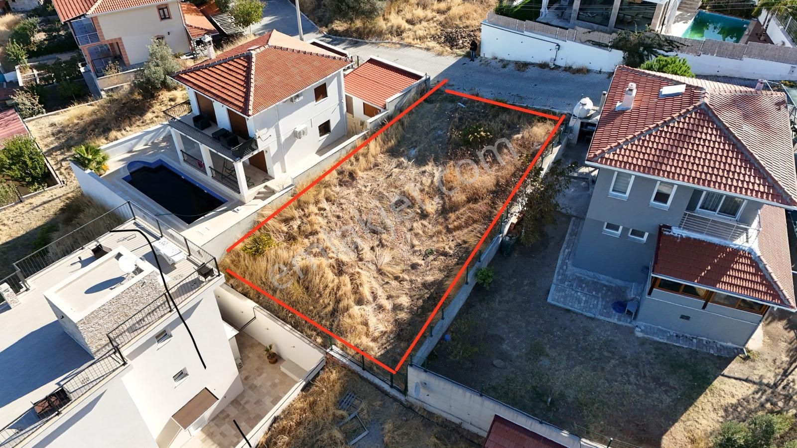 Foça Cumhuriyet Satılık Villa İmarlı Donatkent Mevkinde Deniz Manzaralı 331m2 Arsa