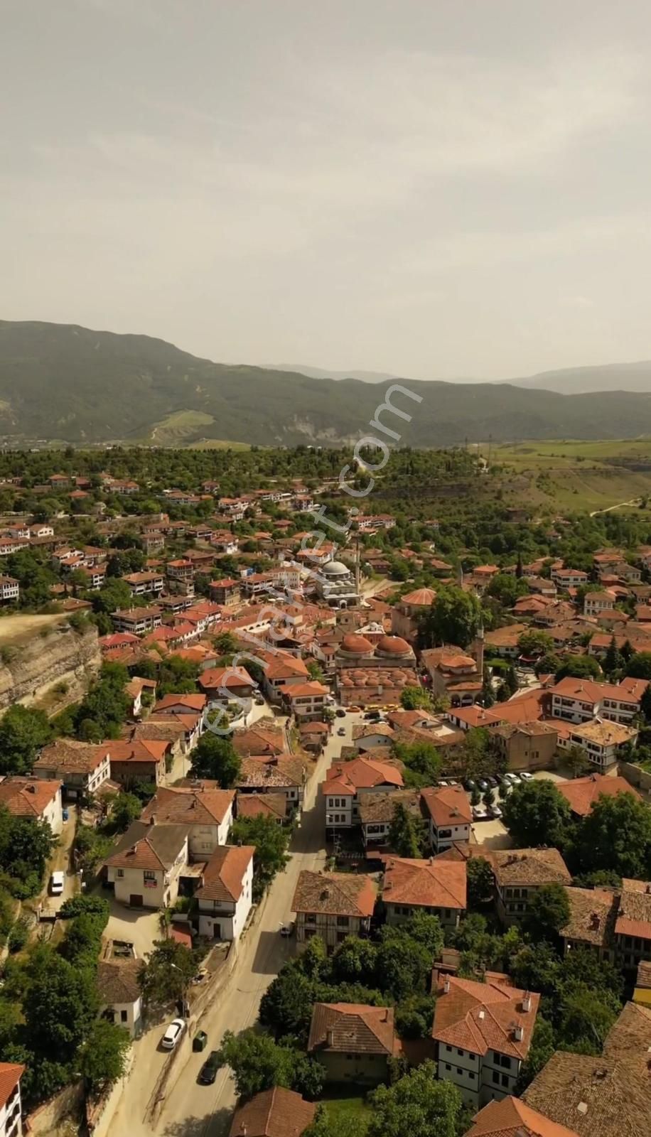 Safranbolu Çavuş Satılık Daire  EVİNburda'DAN SAFRANBOLU ESKİ ÇARŞIDA 9+3 OTEL VE YAZLIĞA UYGUN MÜKEMMEL KONUMDA SATILIK KONAK!