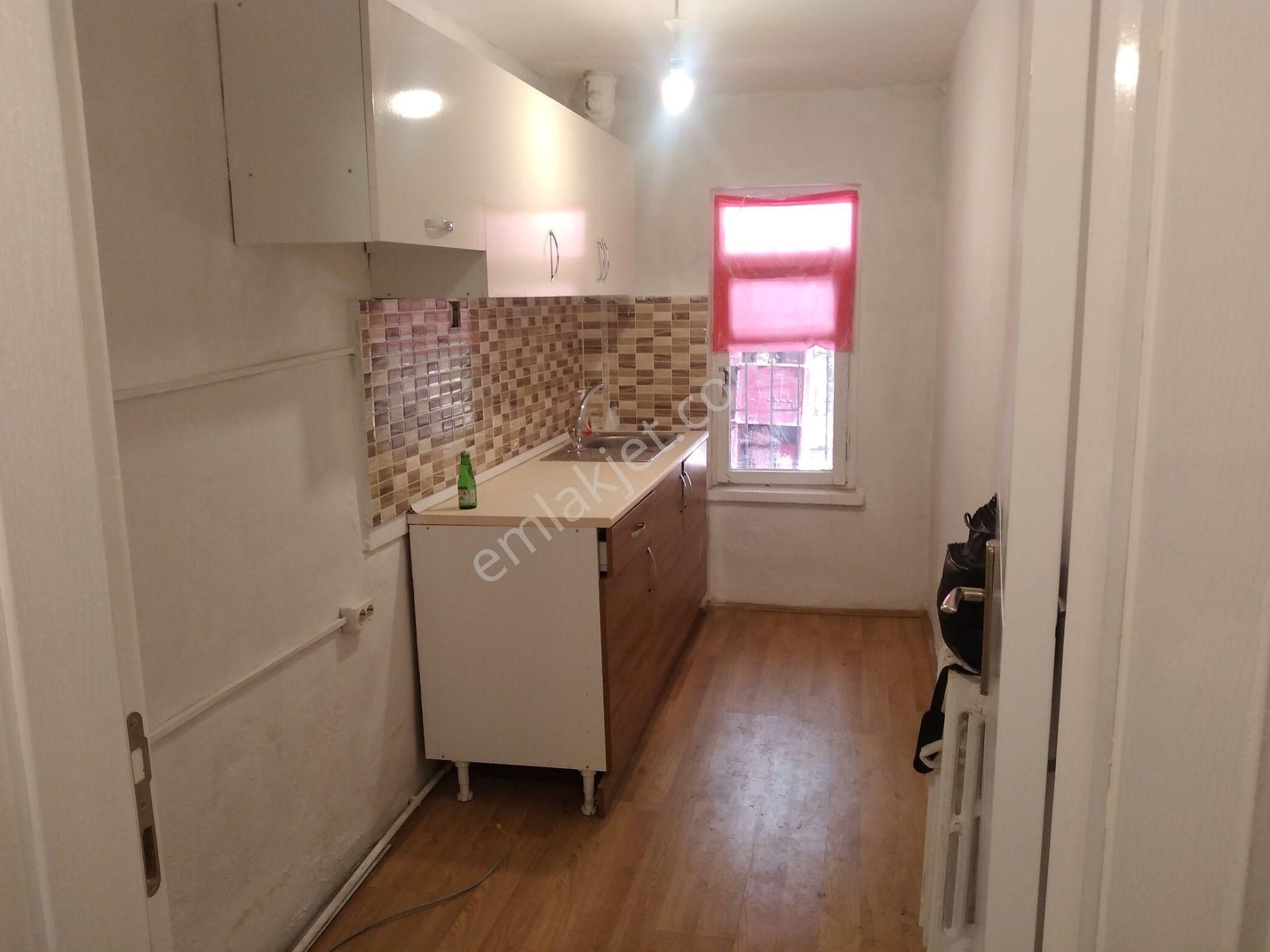 Çankaya Anıttepe Kiralık Daire  Anıttepe Mahallesi Onur Sokak 1 Oda, Mutfak, Duşlu WC, Koridor 30m2 Bahçe Kat Daire