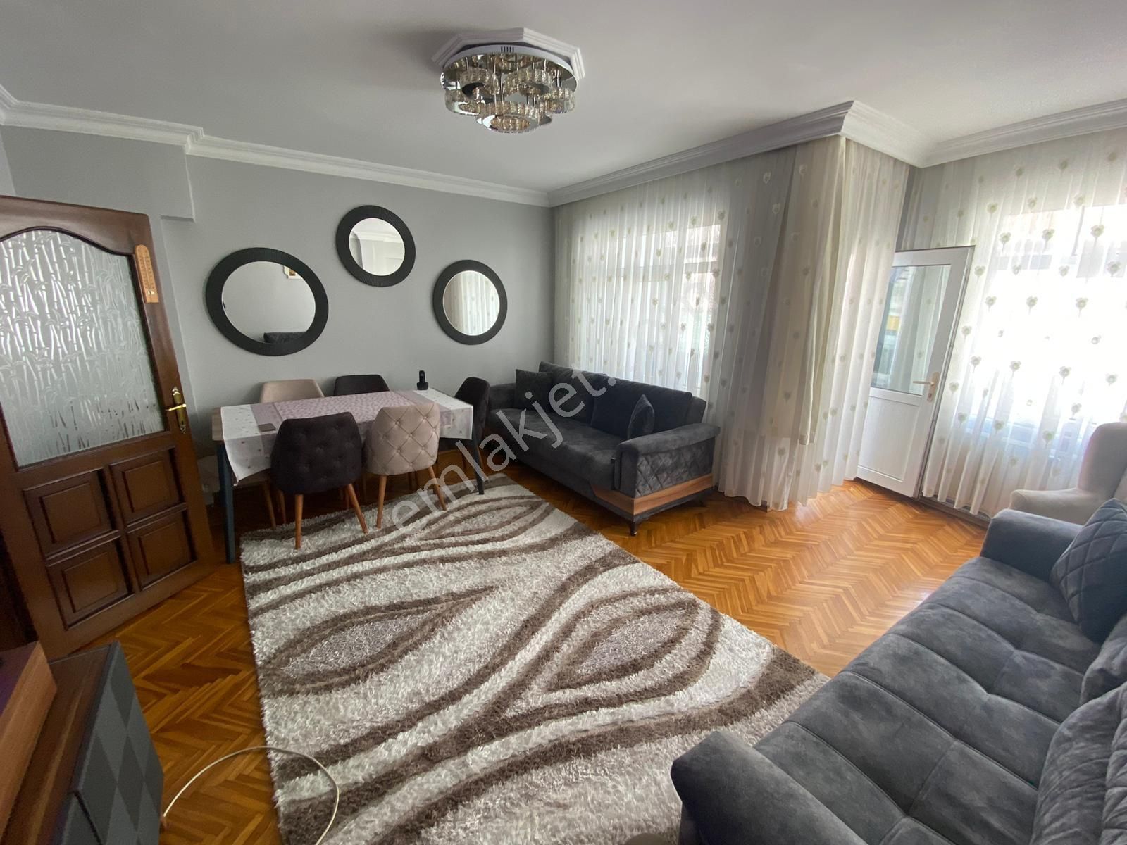 Gaziosmanpaşa Sarıgöl Satılık Daire  GAZİOSMANPAŞA SARIGÖL MAH. PAZAR PAZARINDA SATILIK 90m2 DAİRE 2+1 2.ARAKAT BALKONLU