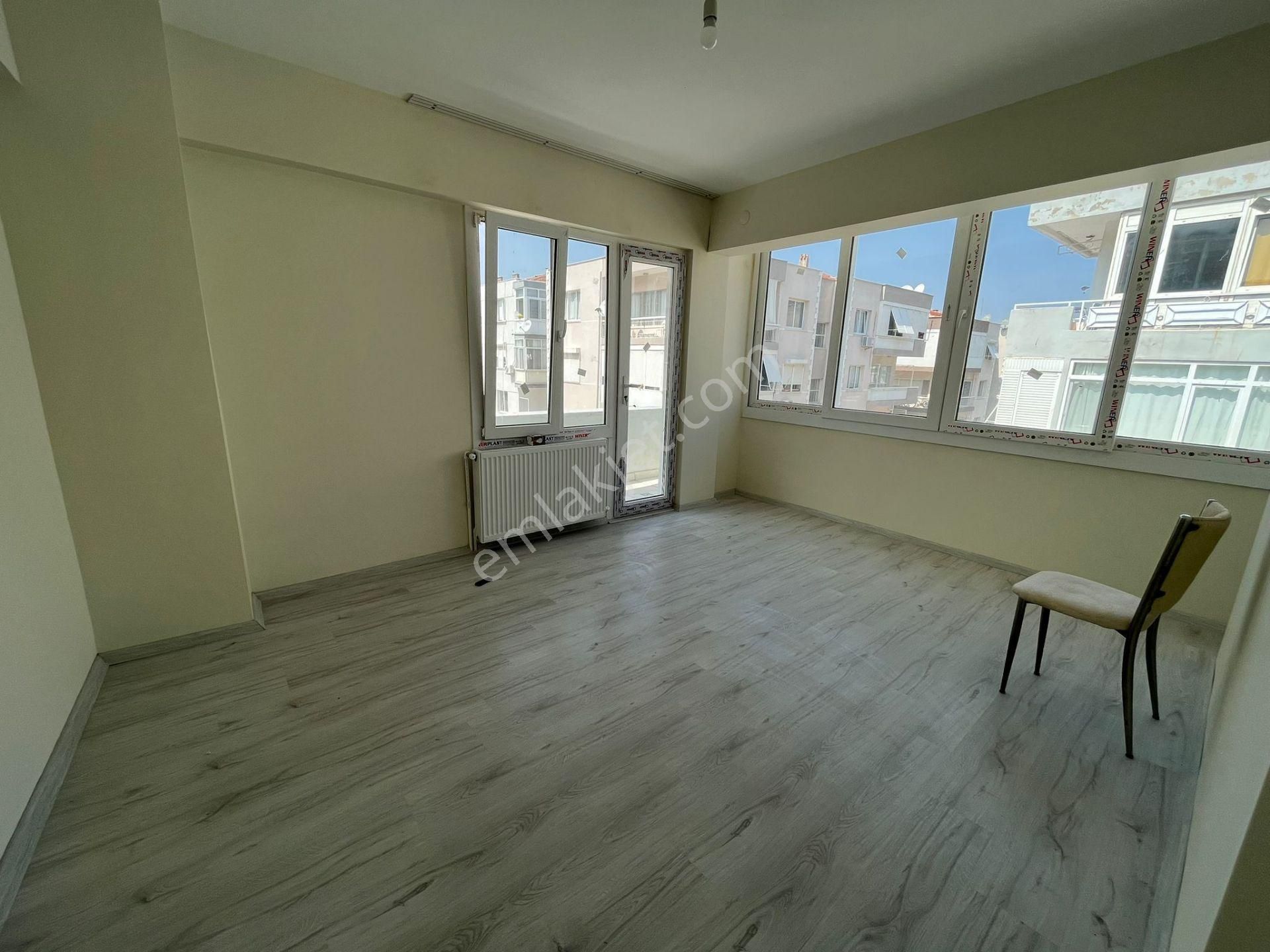 Balçova Korutürk Kiralık Daire  Balçovada Ekonomi Üniv. Yakını 2+1 Yapılı Daire