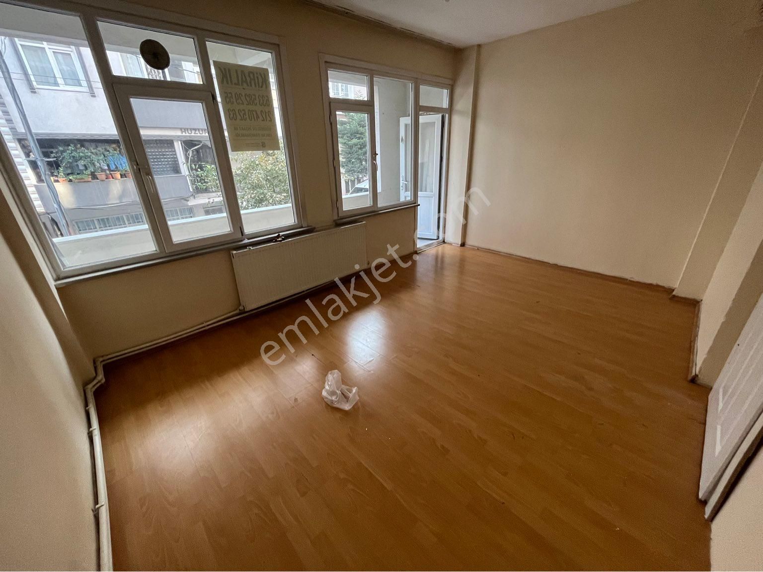 Küçükçekmece Atatürk Kiralık Daire KİRALIK 1+1 GENİŞ HOL 1.KAT KULLANIŞLI DAİRE