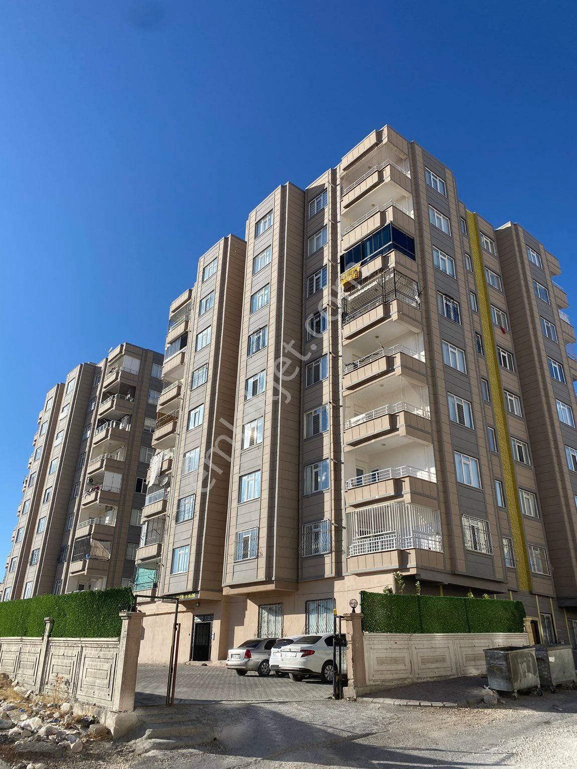 Karaköprü Seyrantepe Satılık Daire Şanlıurfa karaköprü maşuk Seyrantepe Mahallesi’nde acil satılık 2 + 1 yükseliş Sitesi’nde lüks daire