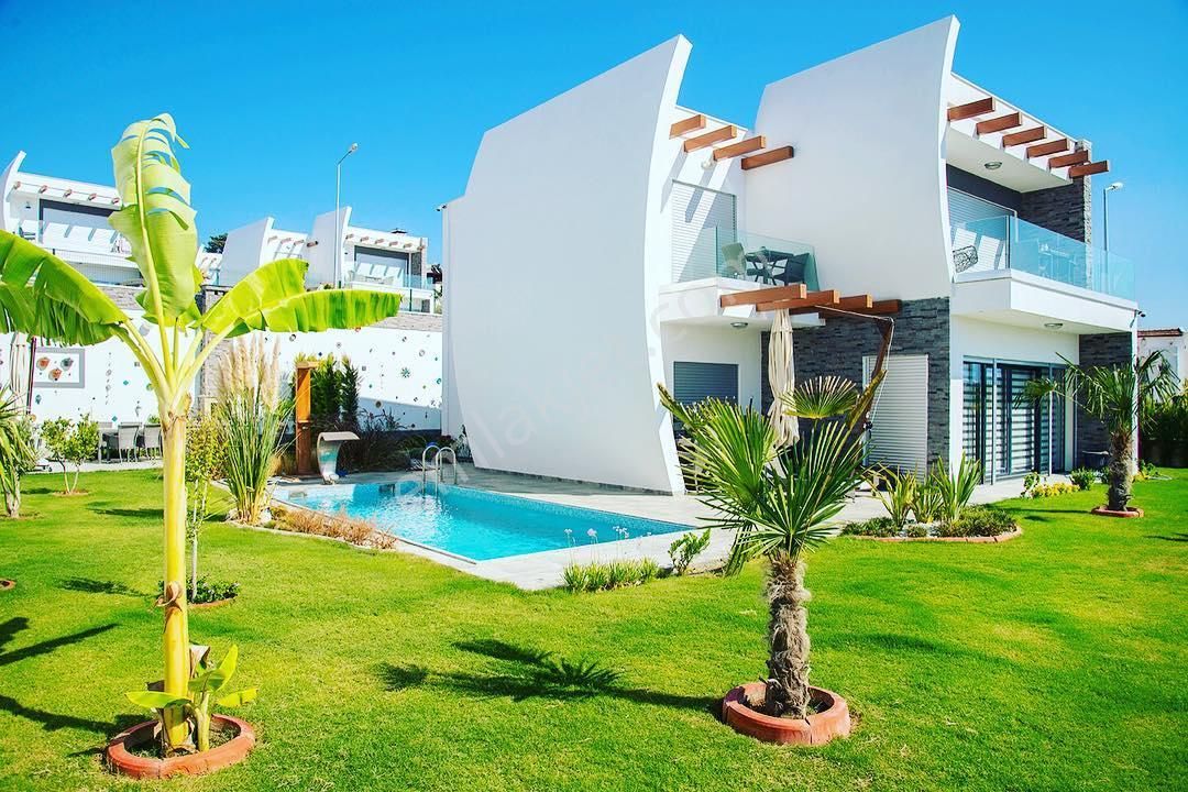 Kuşadası Yavansu Satılık Villa  MANZARA-ÖZEL HAVUZ-BAHÇE-GÜVENLİK-LÜX%MODERN-YERDEN ISITMA-560 M2-TAMAMI MUSTAKIL