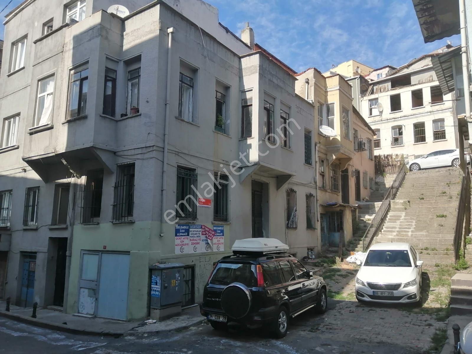 Beyoğlu Bülbül Satılık Bina Beyoğlu Bülbül Mah Turan Caddesi 3 Bına 90m2 Taksım Meydan 2 Dk