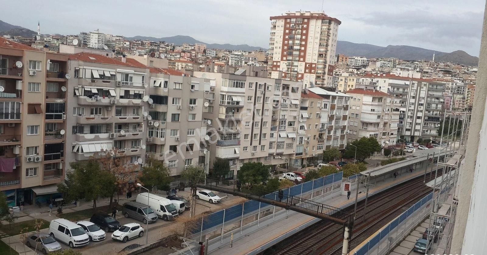 Karşıyaka Tersane Satılık Daire Karşıyaka Tersane Mahallesinde önü açık 3+1 Asansörlü Doğalgazlı 130 m2 Zemin Üstü 6.kat