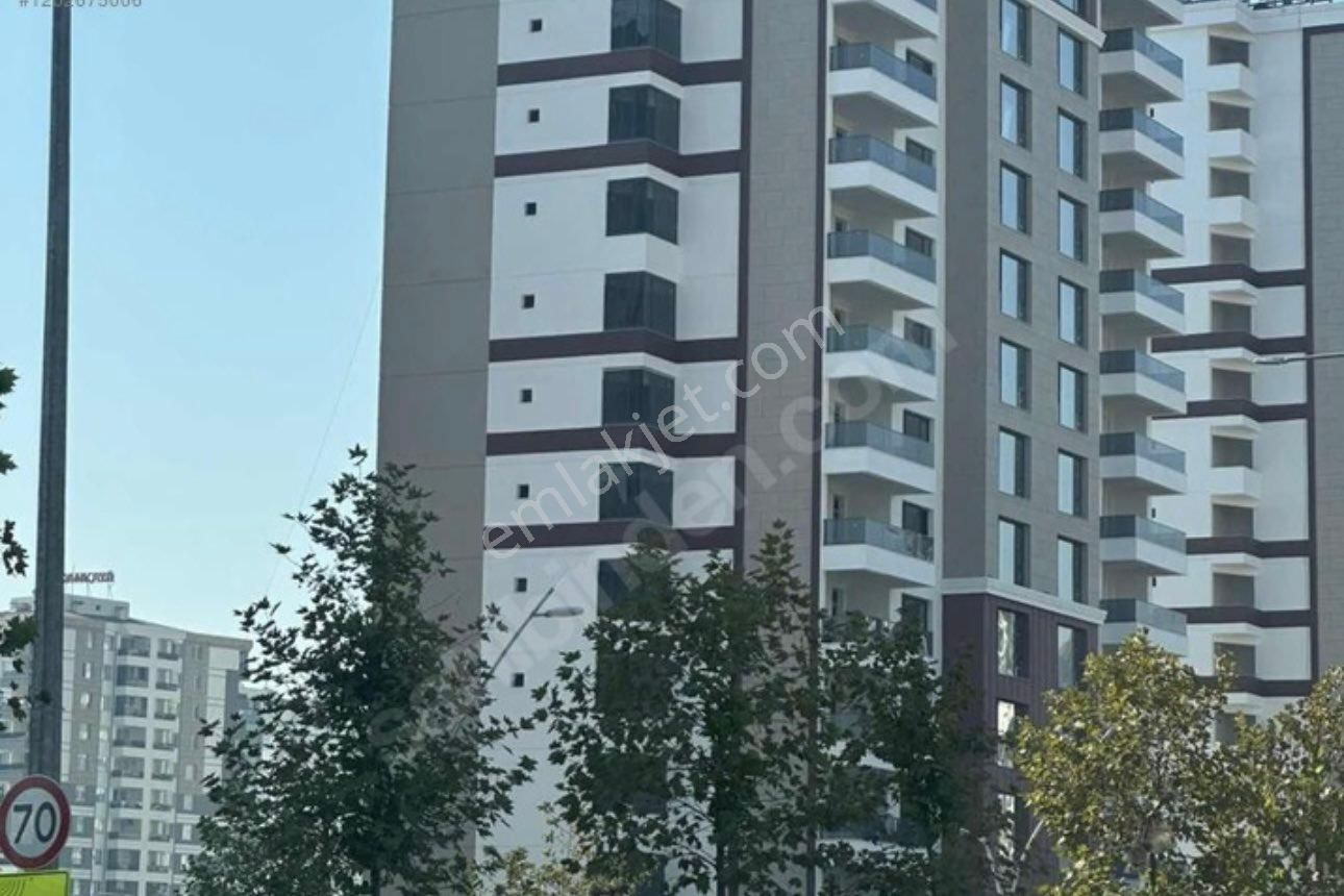 Sur Fetih Satılık Daire 75 EMLAKTAN VİSTON AVM ANA CATTE ÜZERİ 3+1 ACİL SATLIK HAVUZLU FIRSAT DAİRE