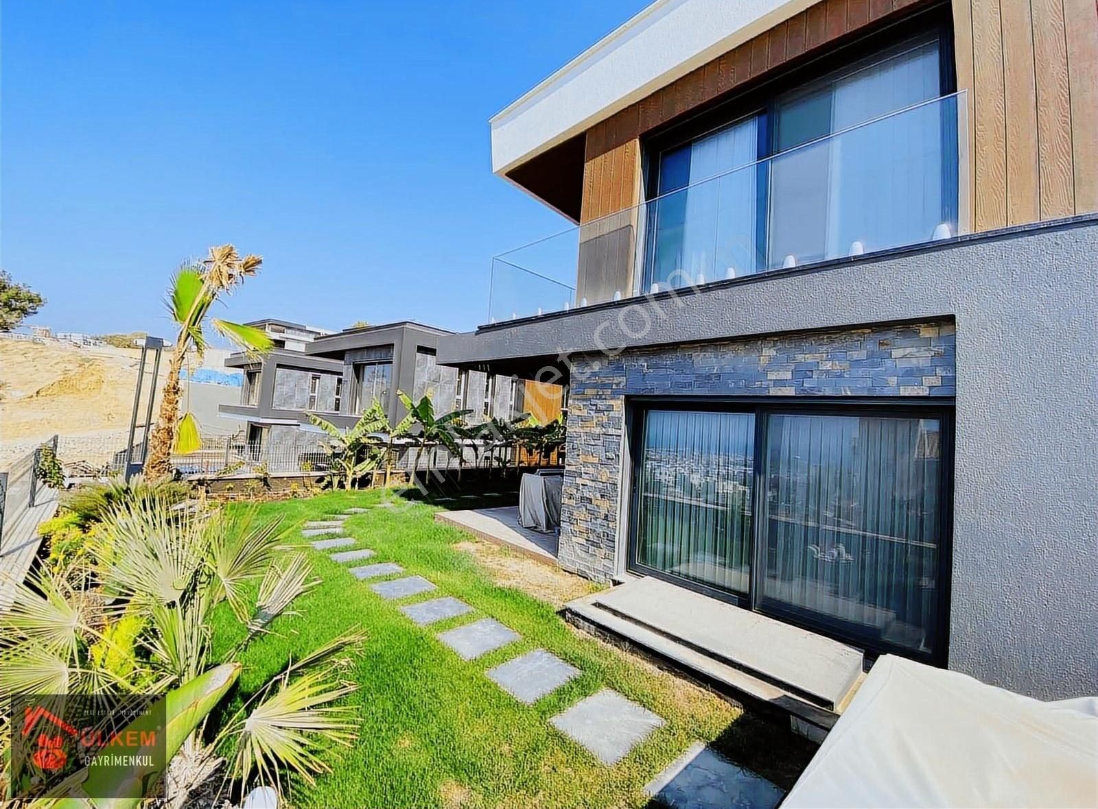 Kuşadası Soğucak Satılık Villa Özel Havuzlu,full Deniz Manzaralı,saunalı Eşyalı 6+1 Villa