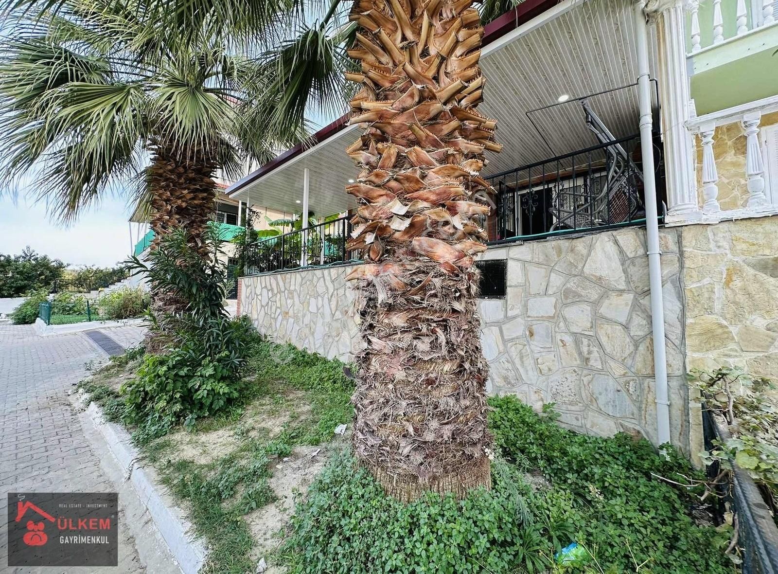 Kuşadası Soğucak Satılık Villa Soğucakta 5+1 Köşe Konumlu Full Eşyalı Masrafsız Yazlık