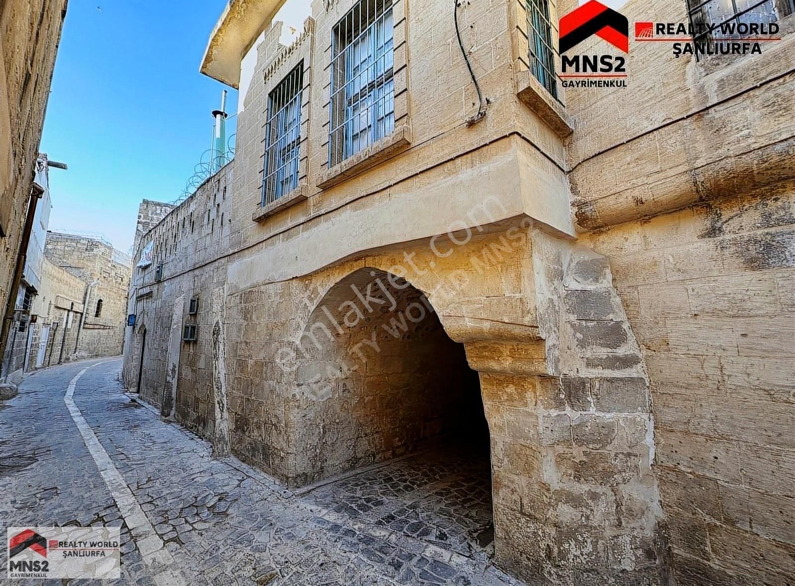 Eyyübiye Hakimdede Satılık Müstakil Ev REALTY WORLD MNS2 BUTİK OTEL OLMAYA MÜSAİT 2 ADET ESKİ URFA EVİ