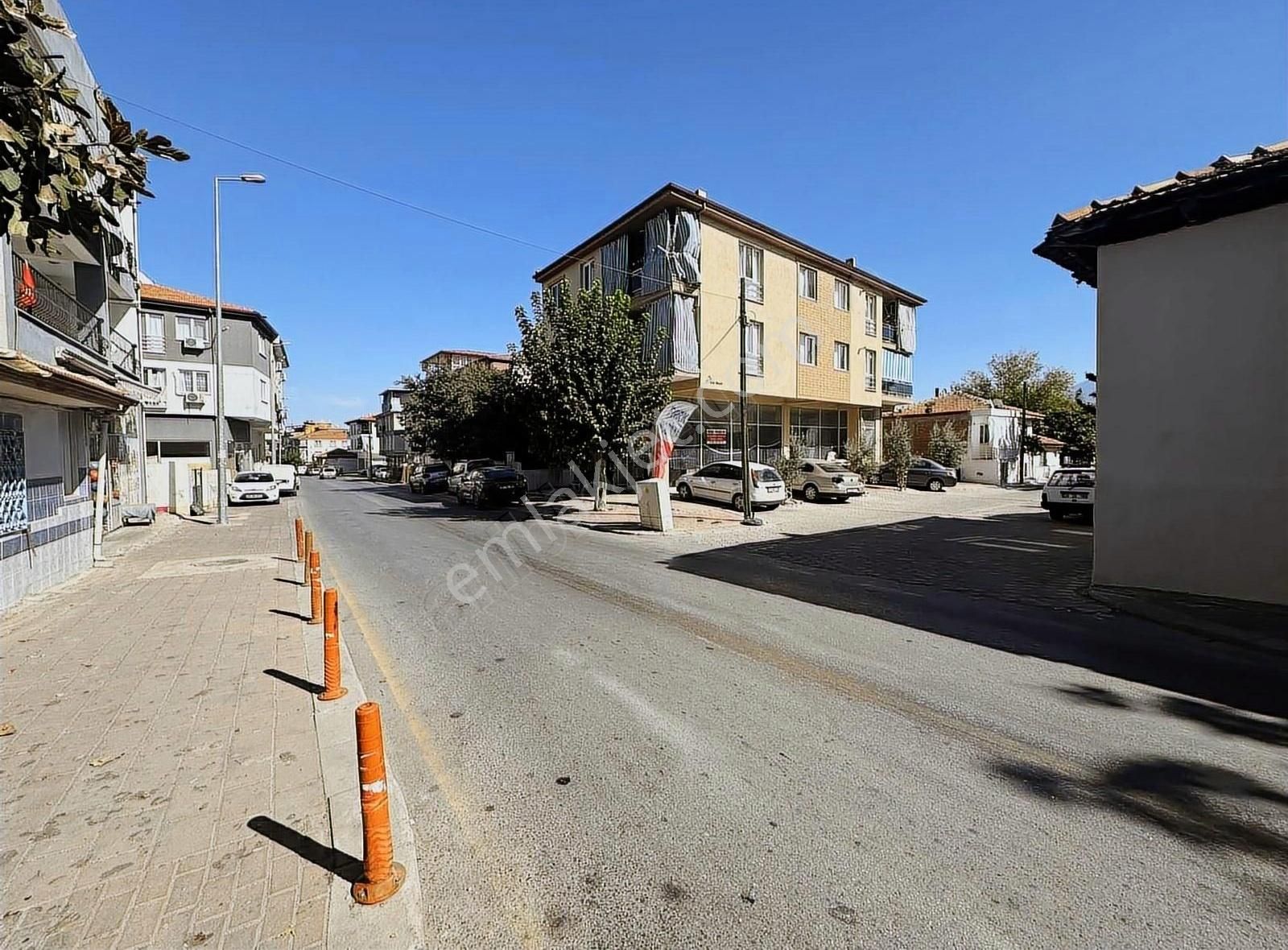 Pamukkale Dokuzkavaklar Satılık Atölye Dokuzkavaklar'da Cadde Üzeri Köşe Konumda İş Yeri