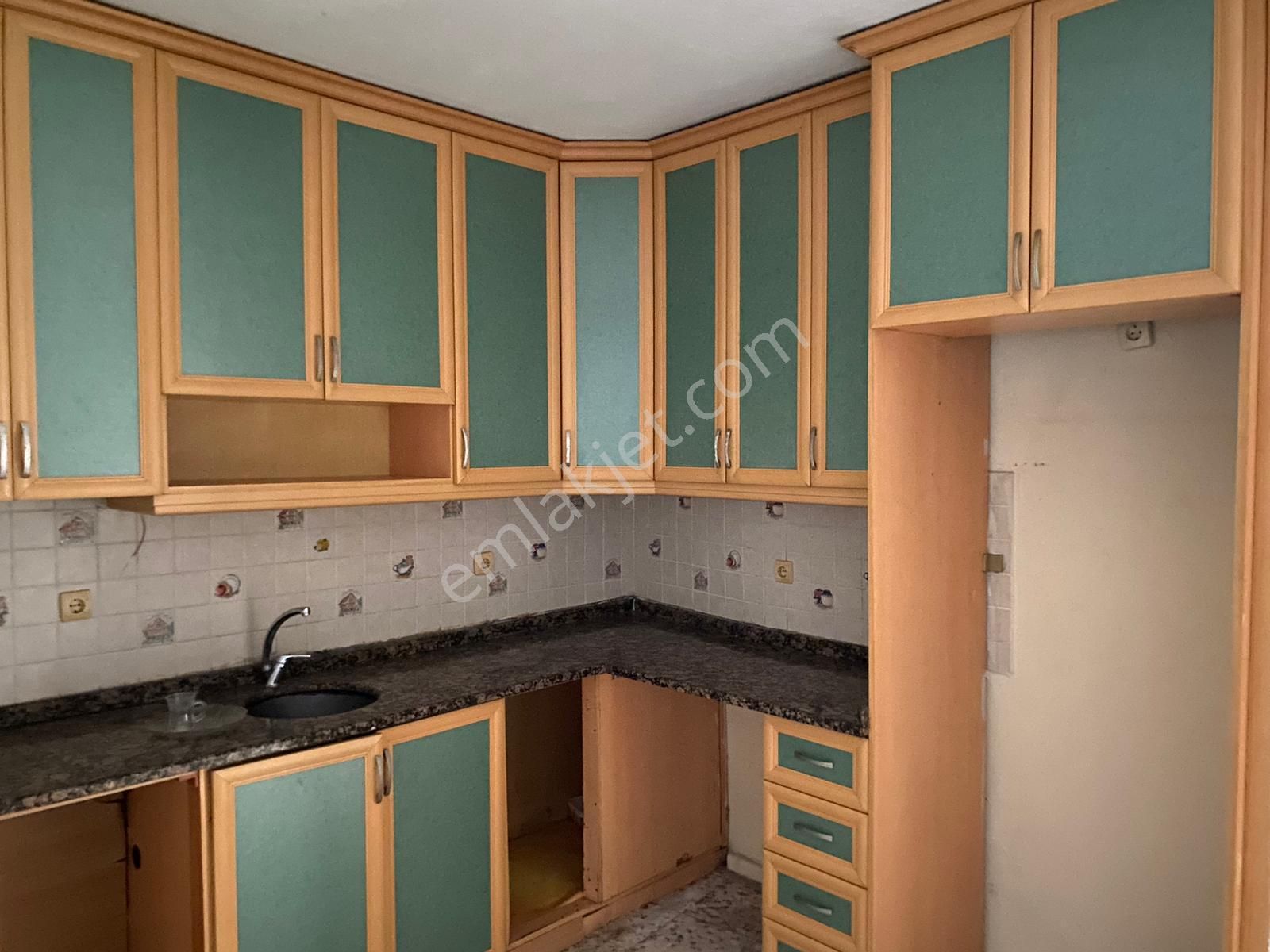 Seyhan Sümer Kiralık Daire 2+1 SÜMER DE 3 KATLI 3 KATI BOYA VE BAKIMI YAPILMIŞTIR..8500