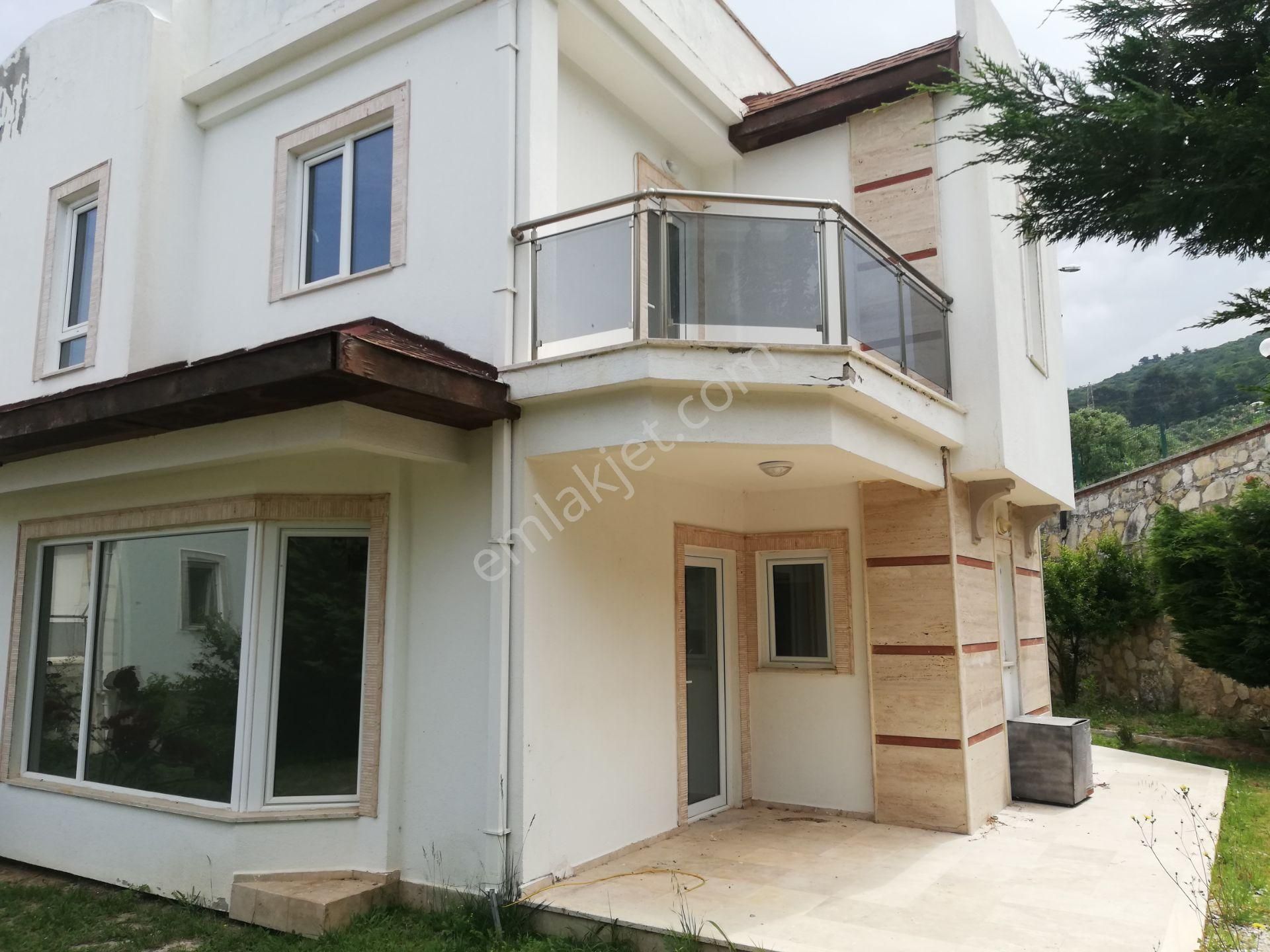 Kuşadası Bayraklıdede Satılık Villa  KUŞADASI BAYRAKLIDEDE MAH BAHÇELİ TEMİZ VİLLA